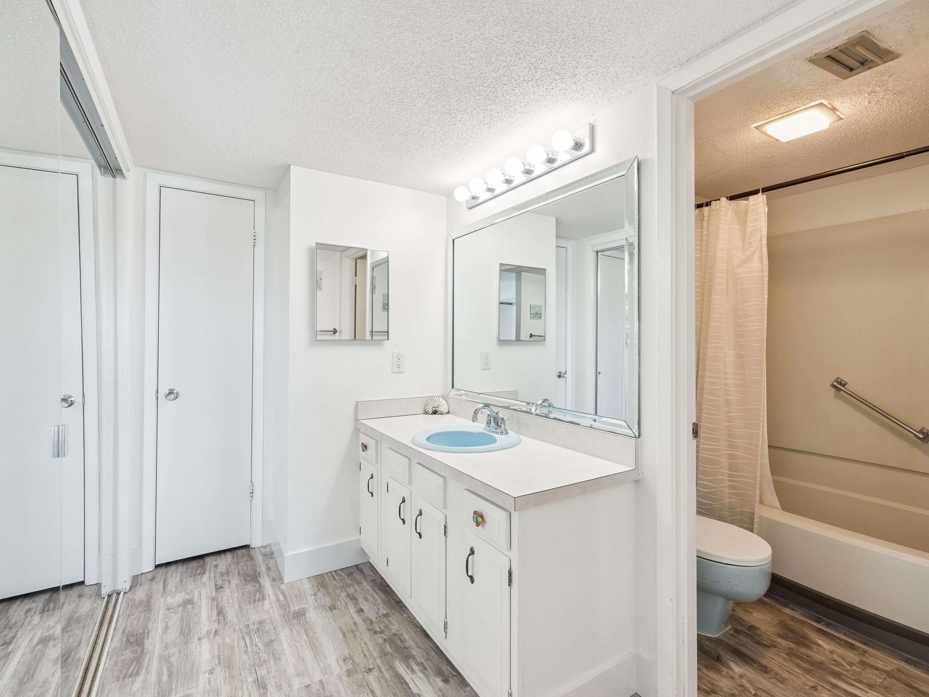 EL MATADOR CONDO - Residential