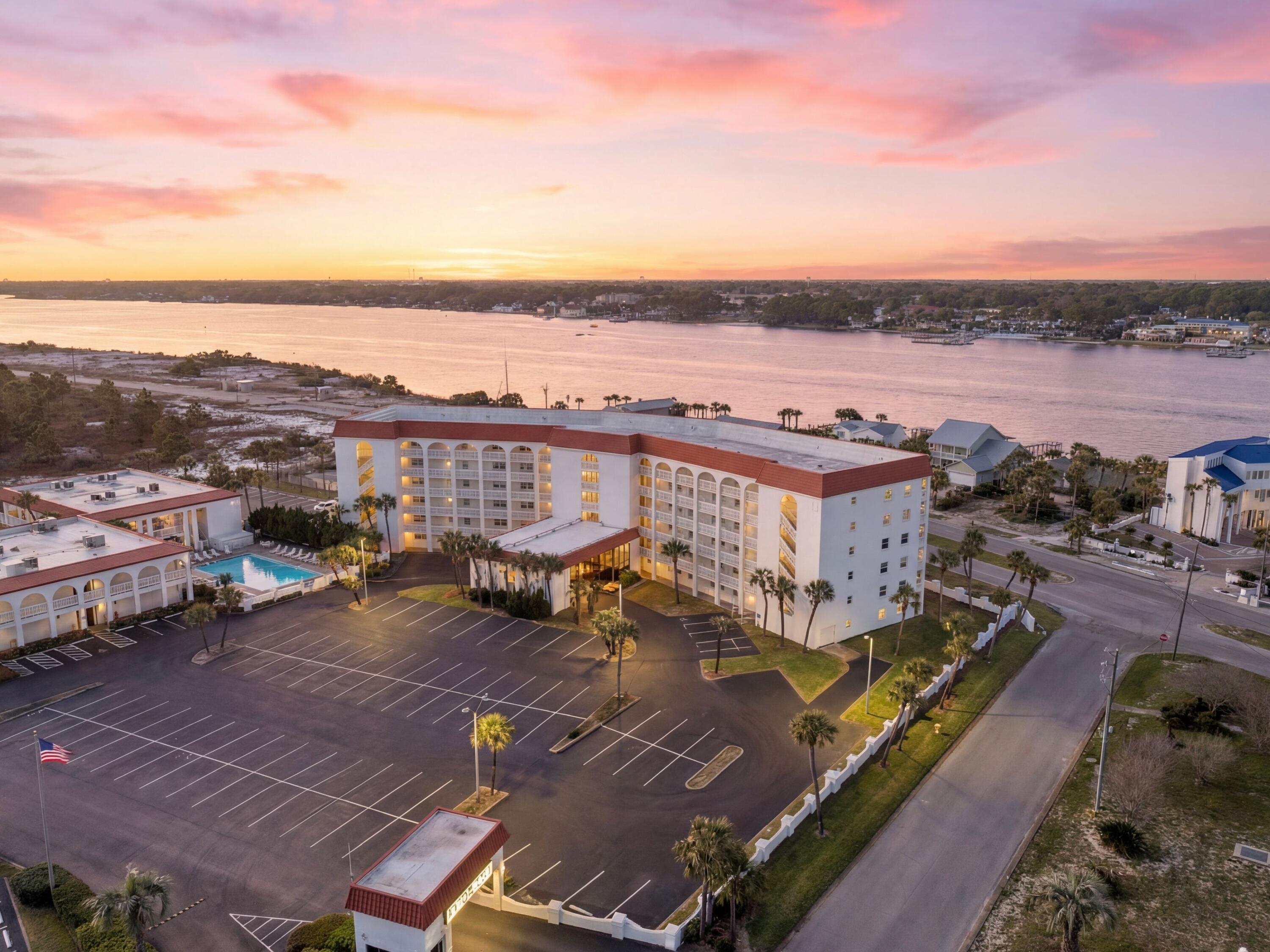 EL MATADOR CONDO - Residential