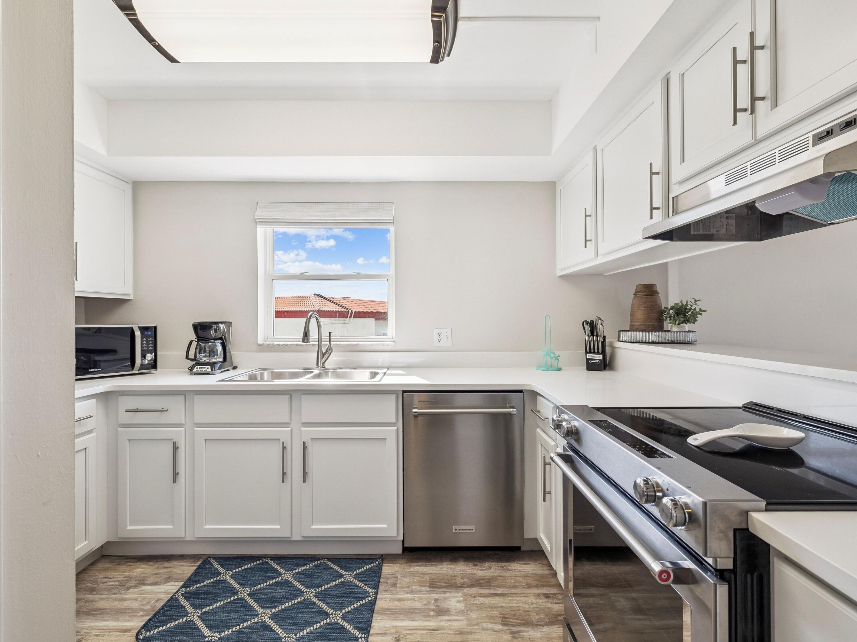 EL MATADOR CONDO - Residential