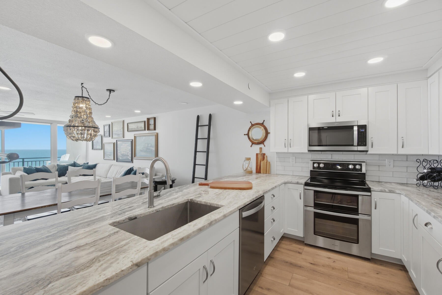 381 Santa Rosa Boulevard W702