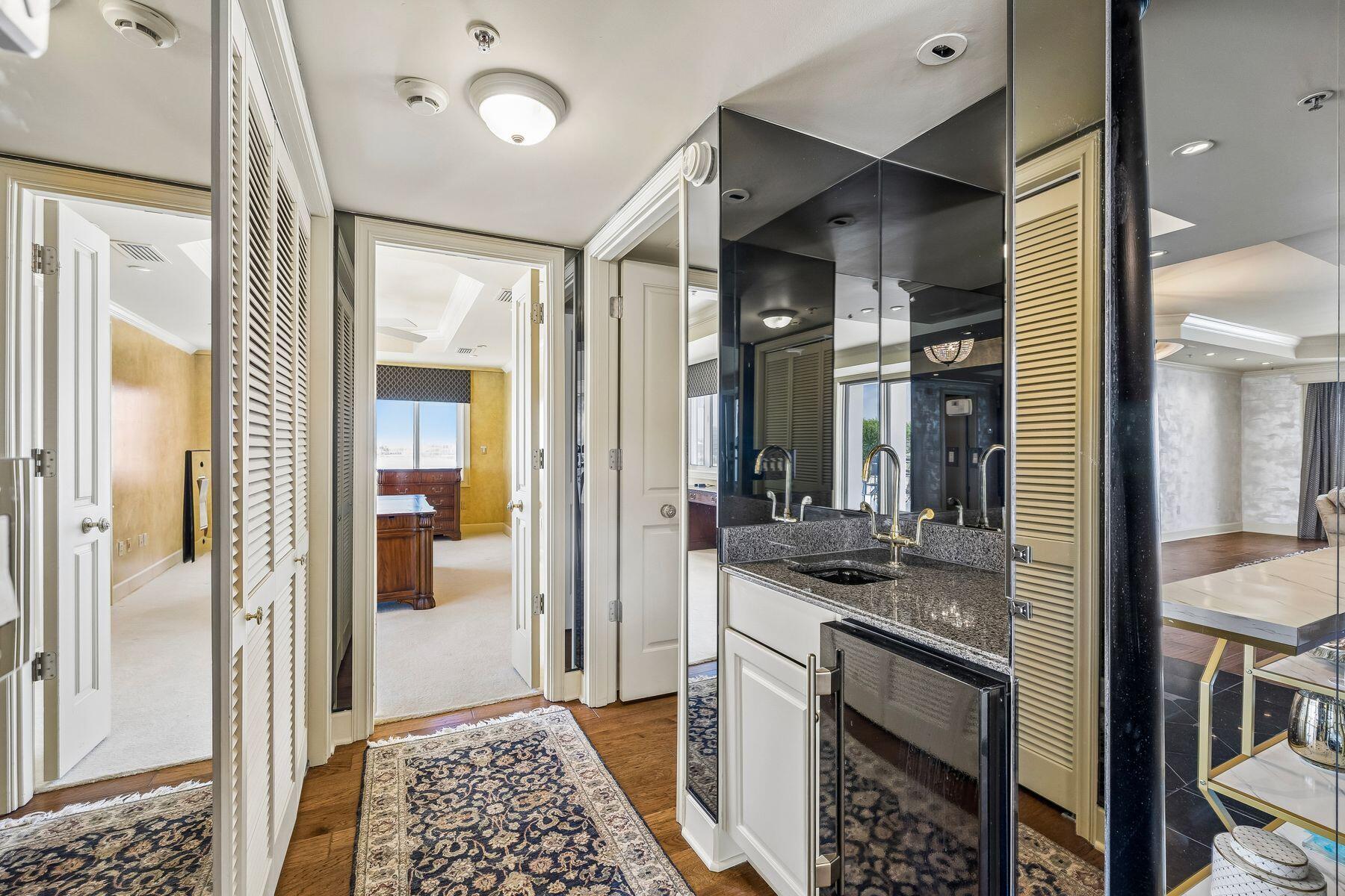 THE ULTIMATE CONDO - Residential
