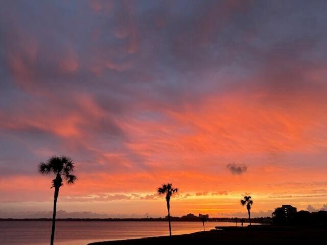 PLAYERS CLUB ON THE BAY - Residential