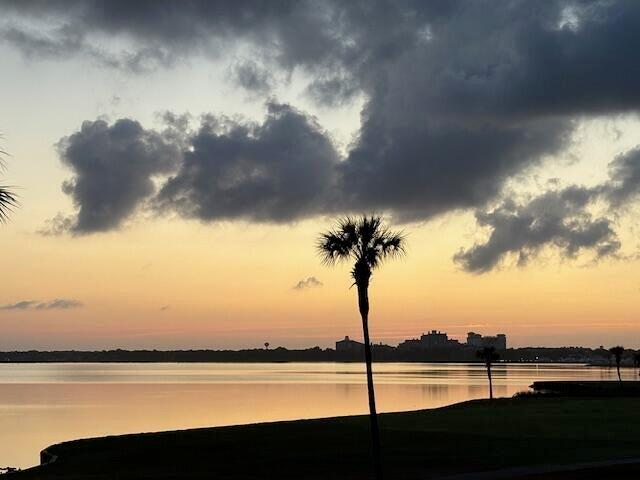 PLAYERS CLUB ON THE BAY - Residential