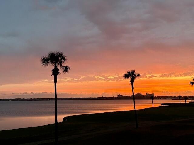 PLAYERS CLUB ON THE BAY - Residential