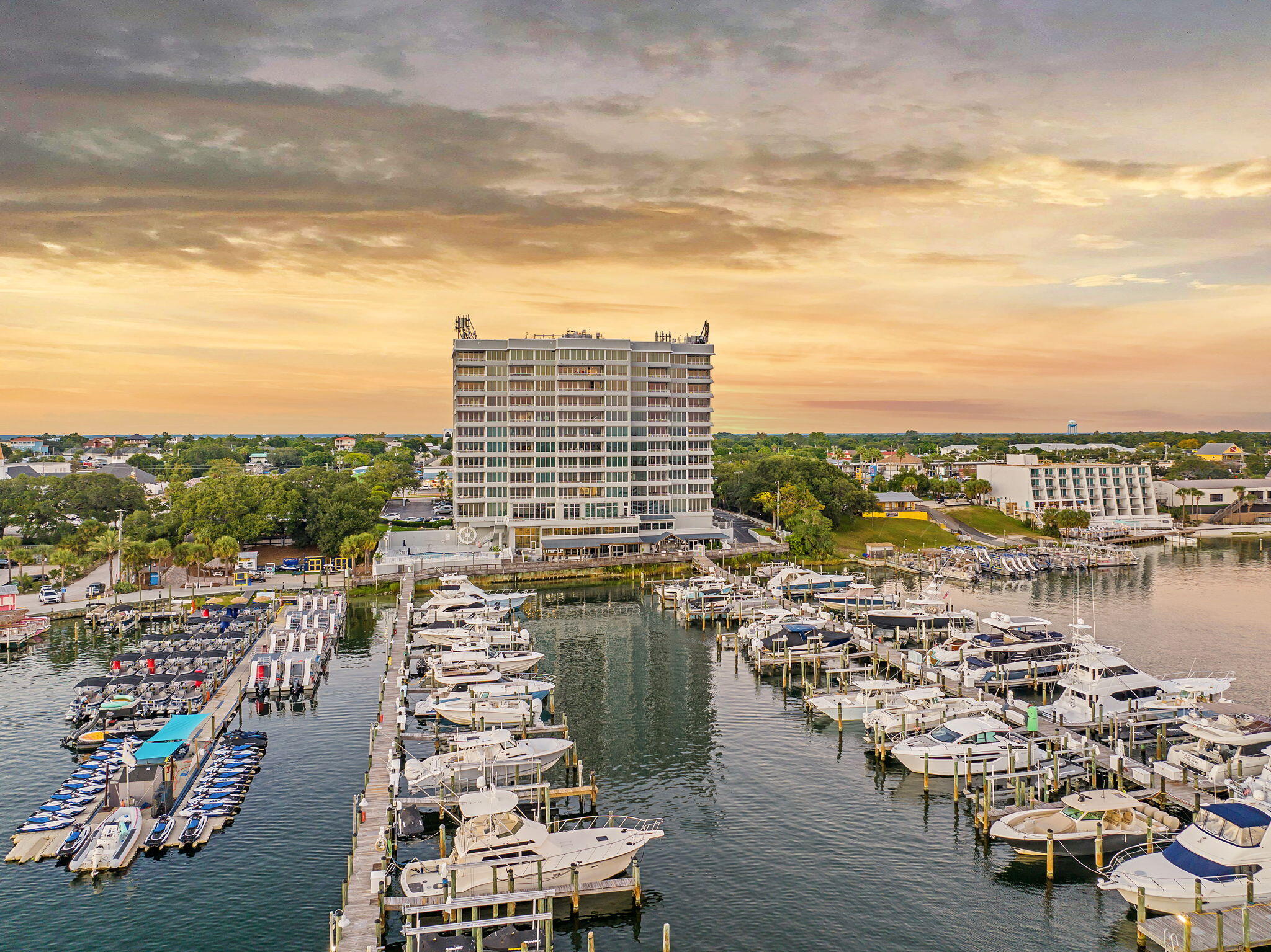 DESTIN YACHT CLUB - Residential