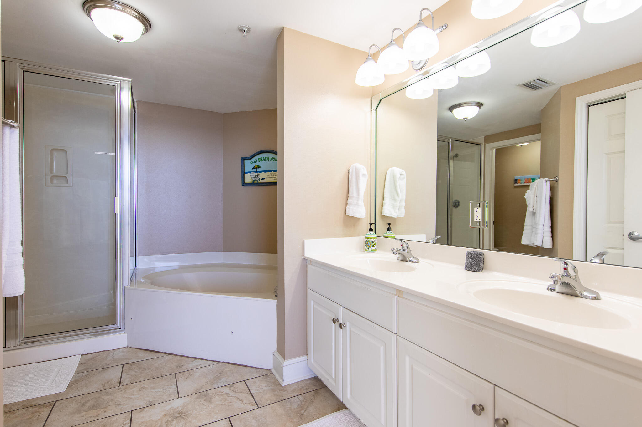 MAJESTIC BEACH TOWERS I - Residential