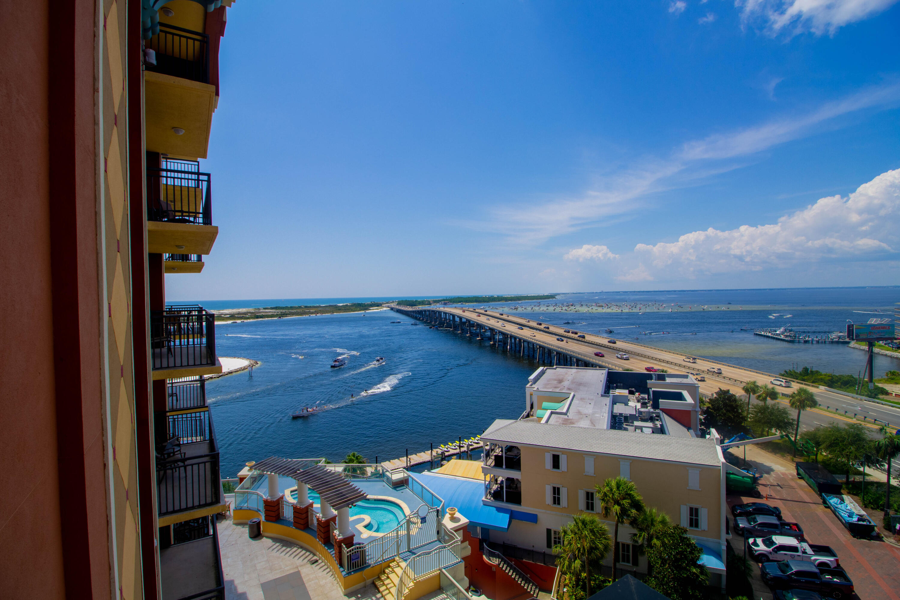 EMERALD GRANDE - Residential