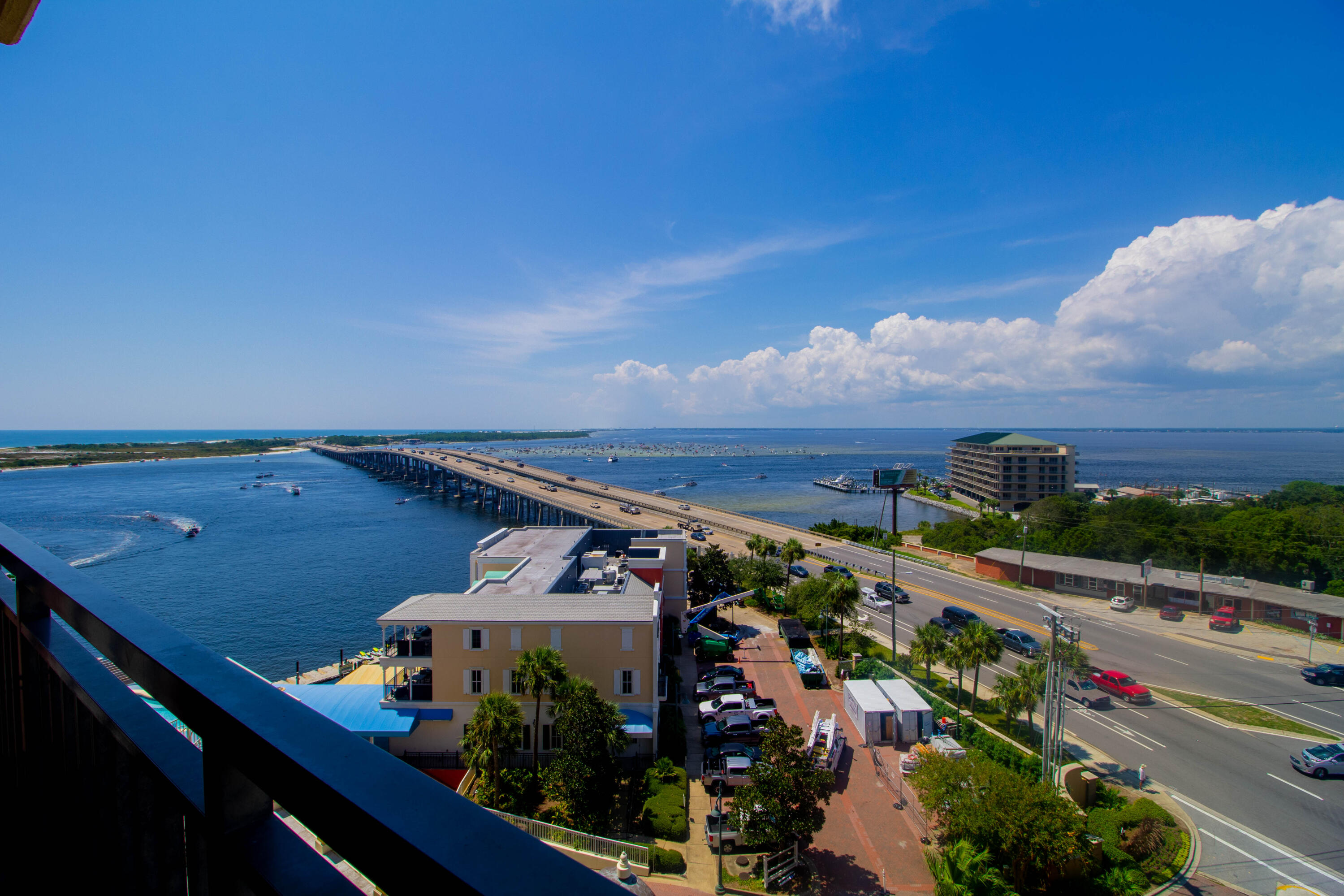 EMERALD GRANDE - Residential