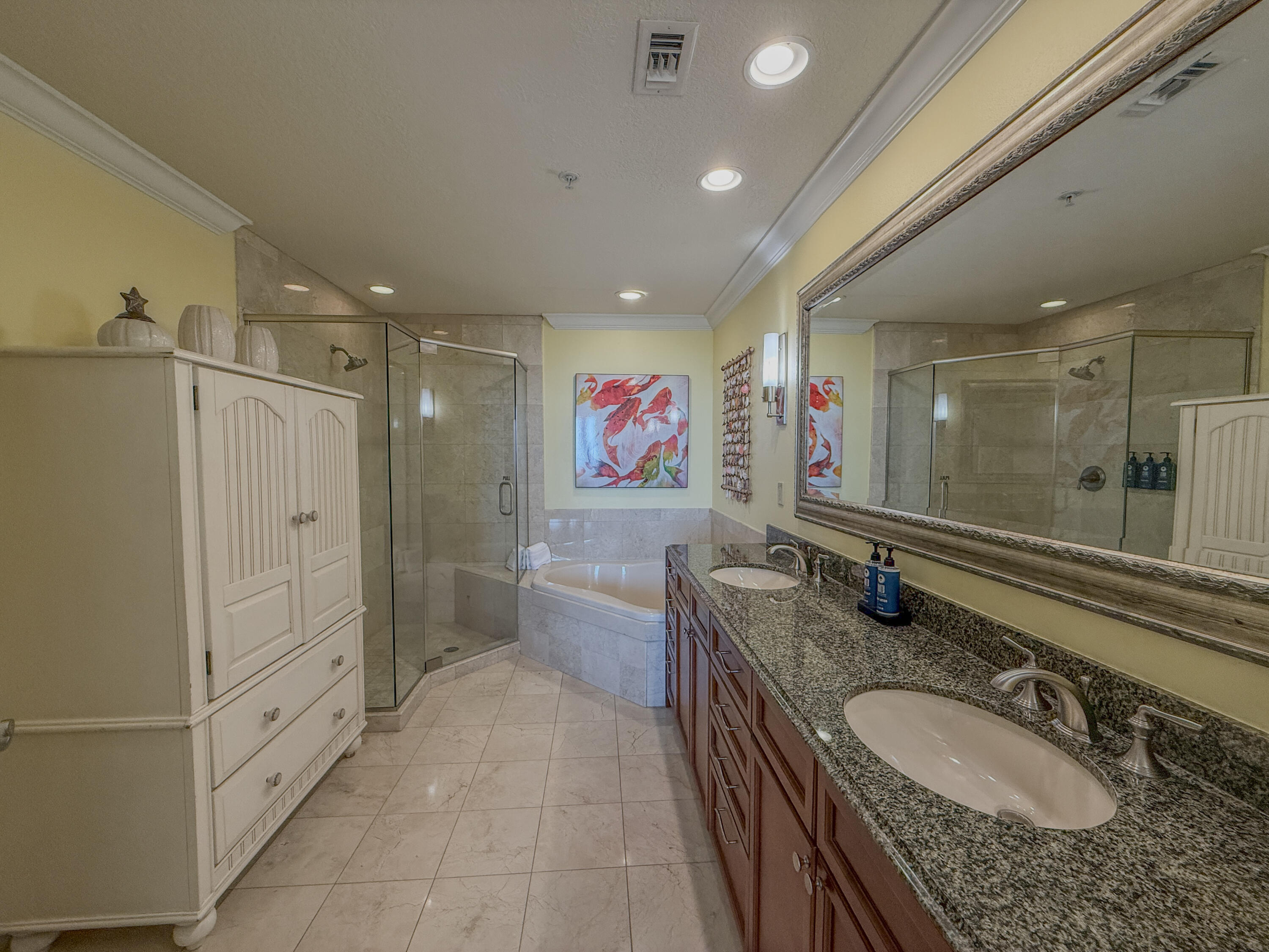 EMERALD GRANDE - Residential