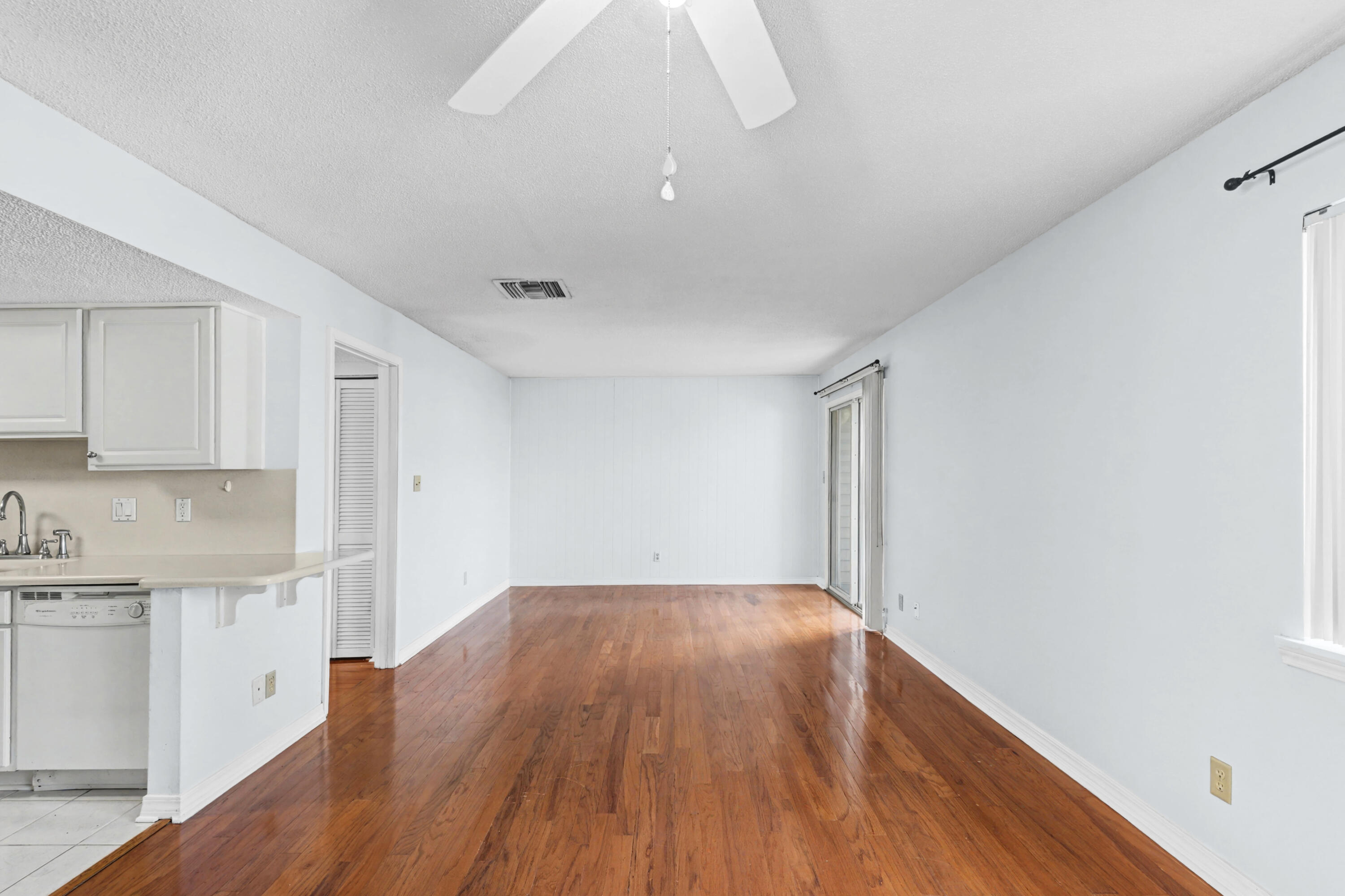 FINISTERRA CONDO - Residential