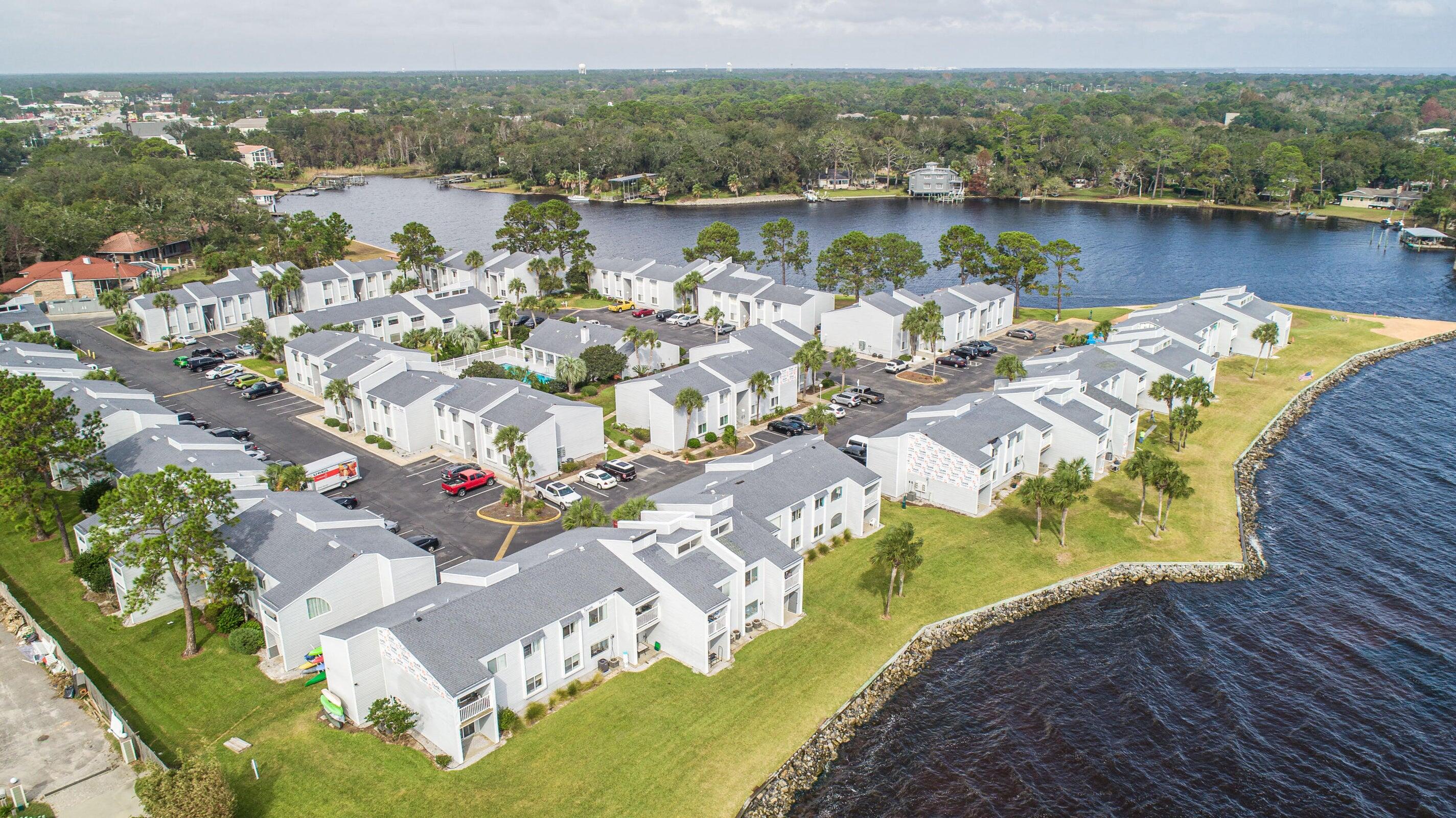 FINISTERRA CONDO - Residential