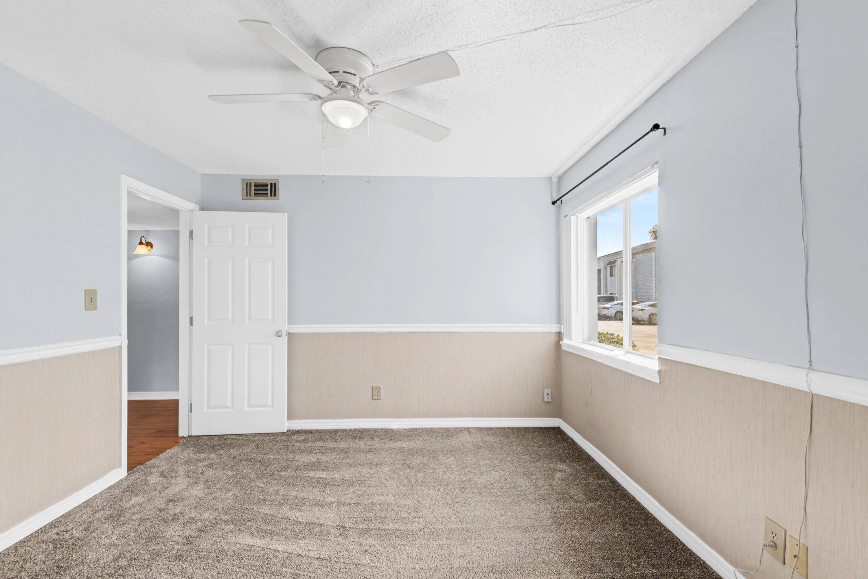 FINISTERRA CONDO - Residential