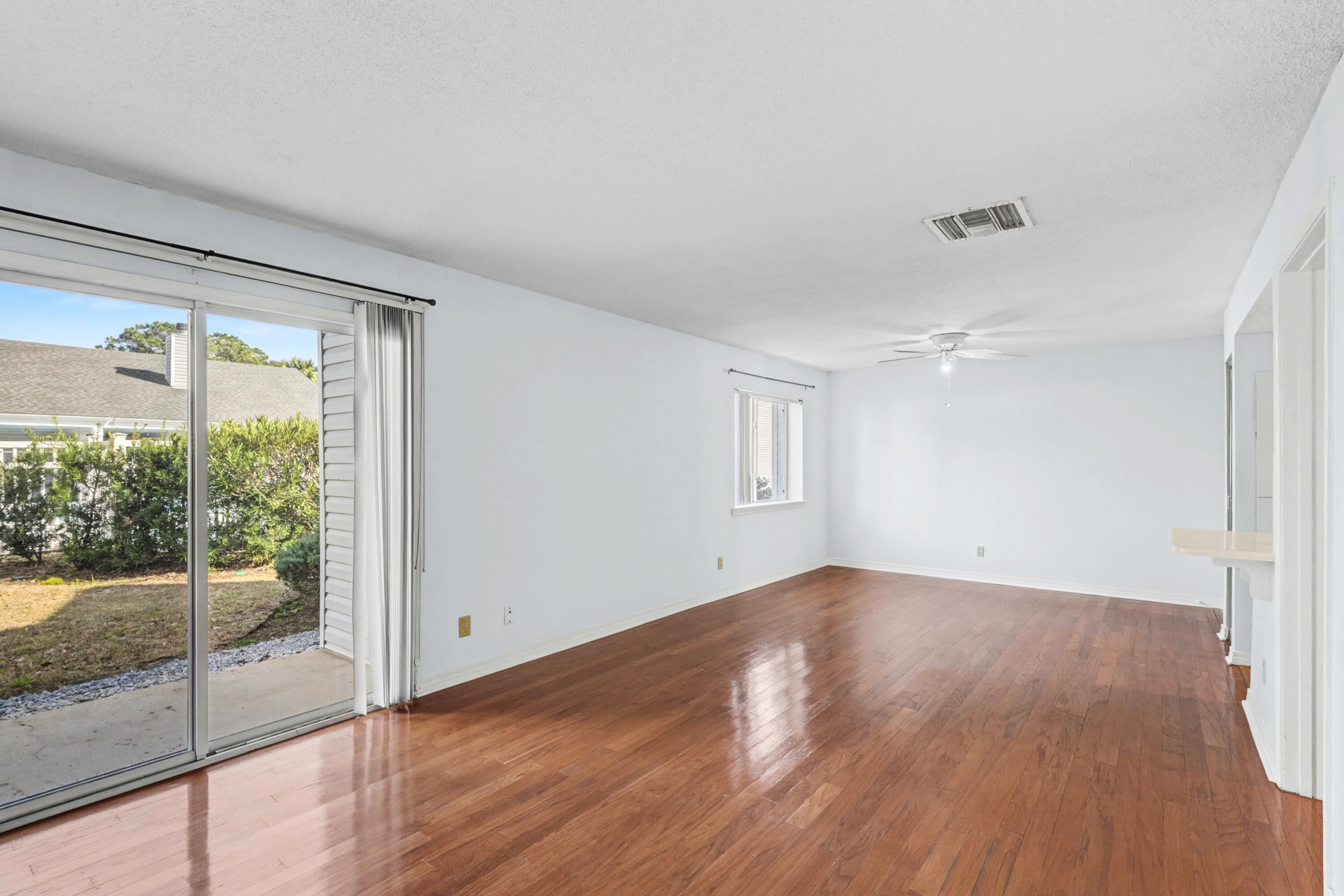 FINISTERRA CONDO - Residential