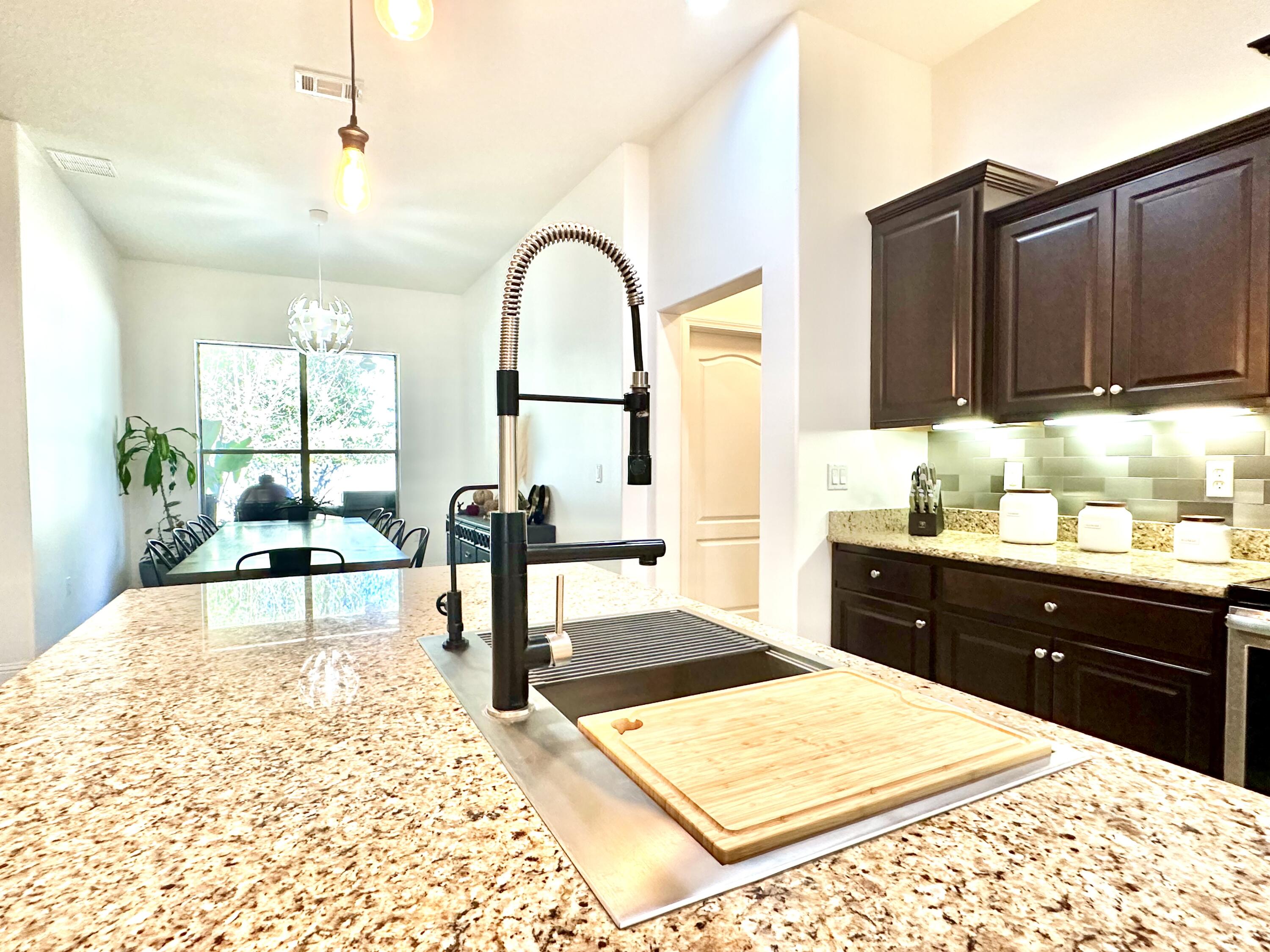 WINDMEADOWS - Residential