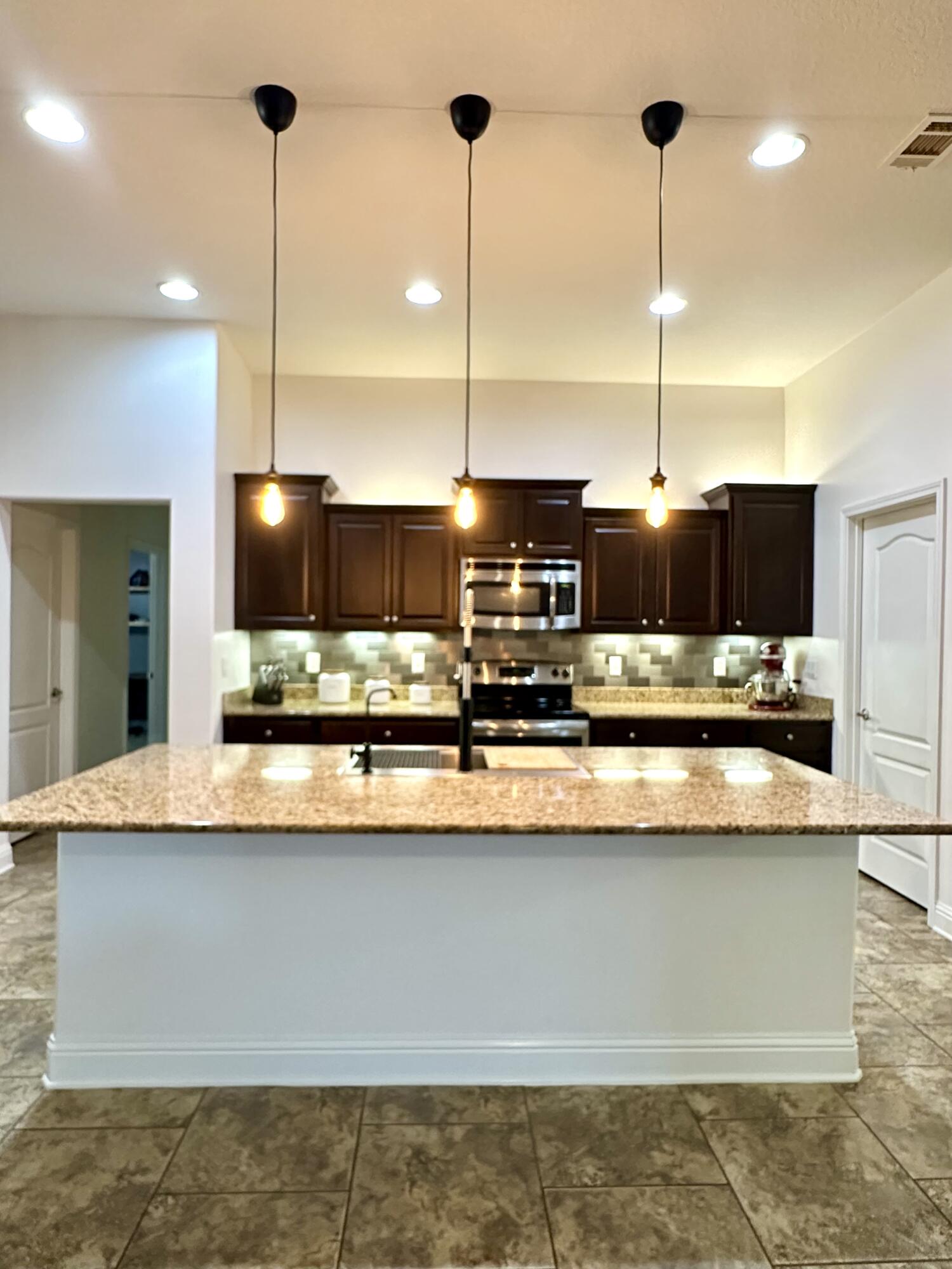 WINDMEADOWS - Residential