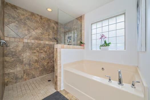 WINDMEADOWS - Residential