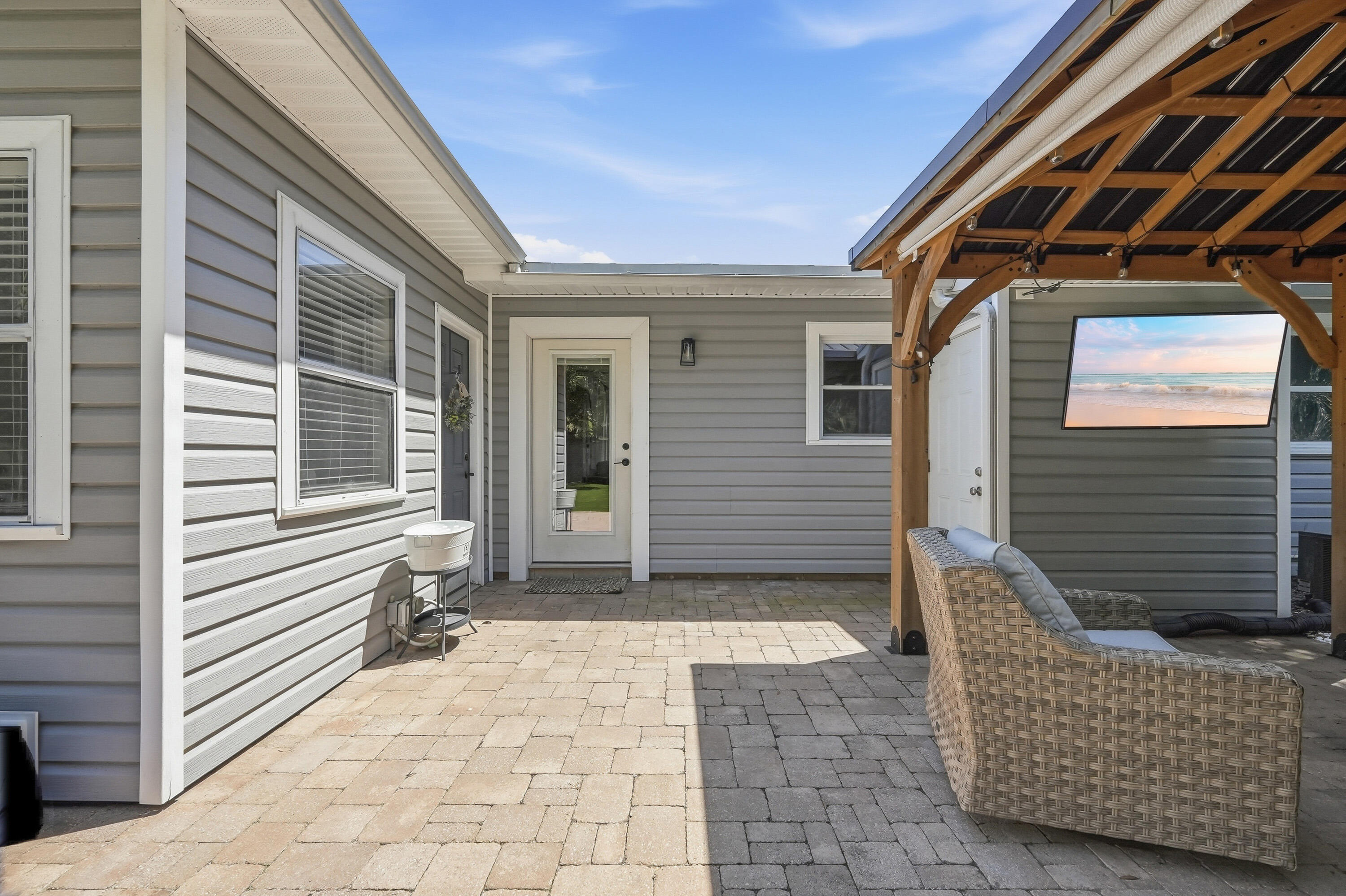 ELLIOTTS POINT - Residential