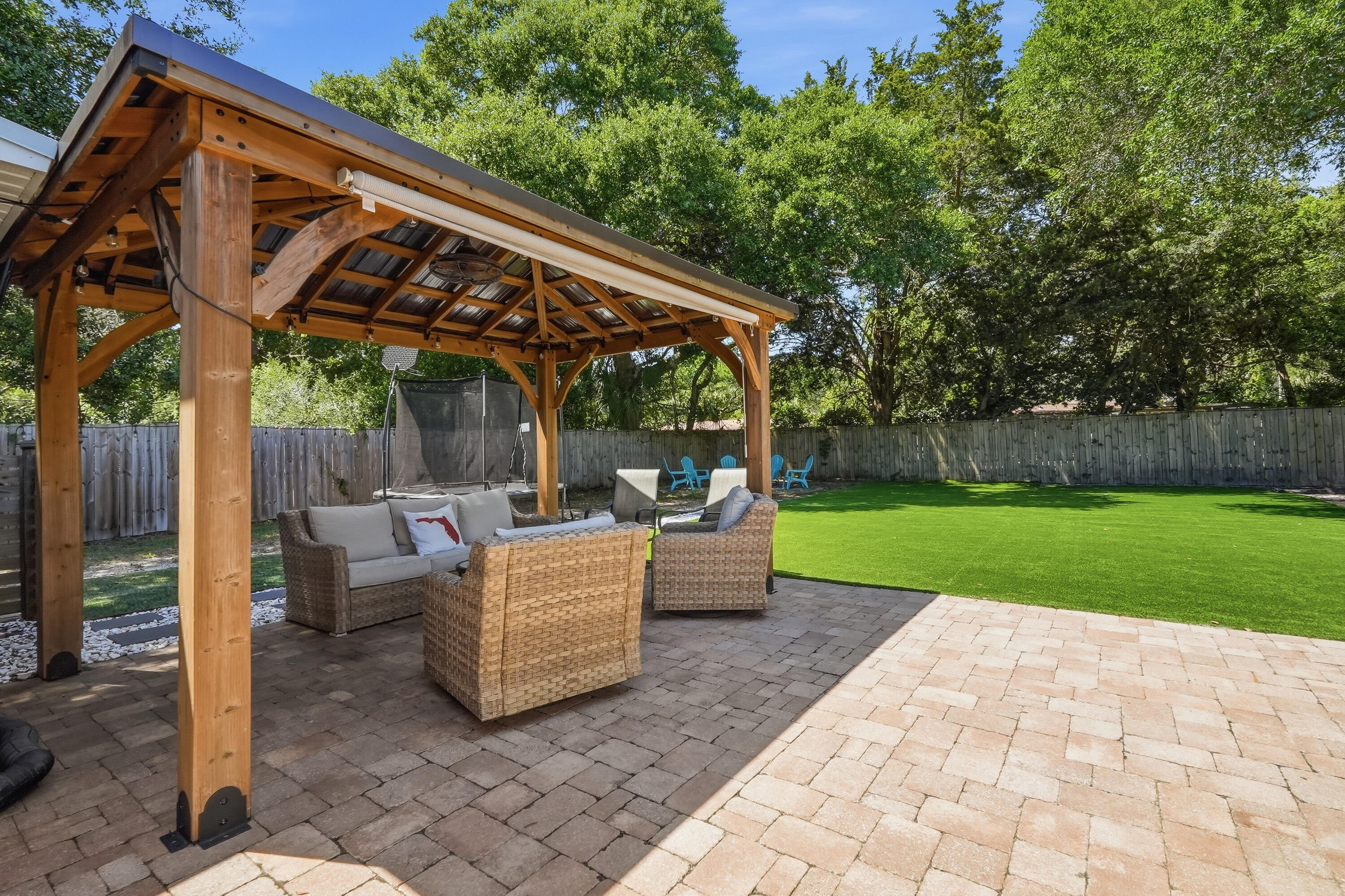 ELLIOTTS POINT - Residential