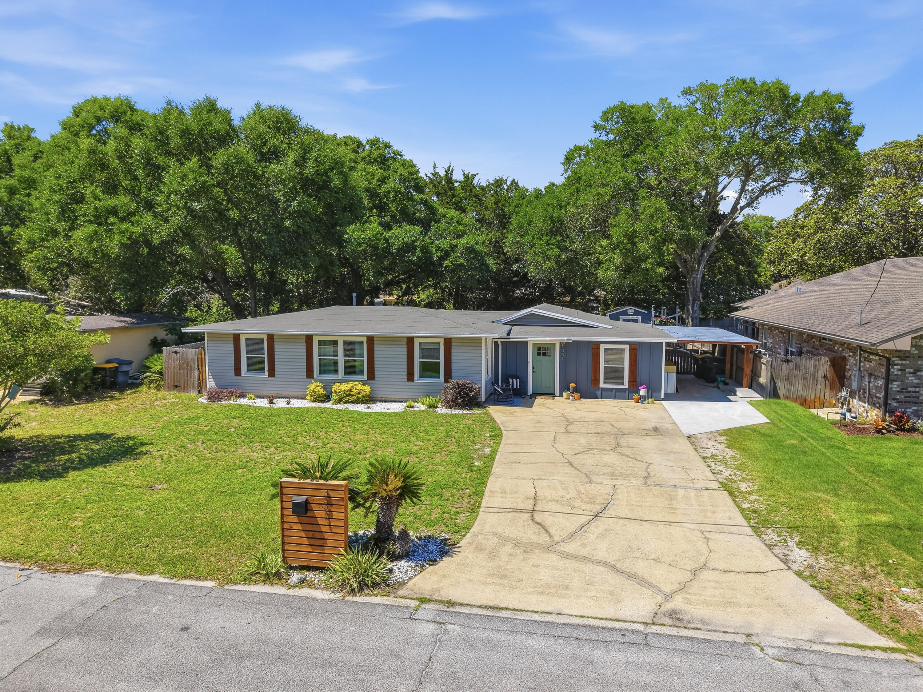 ELLIOTTS POINT - Residential