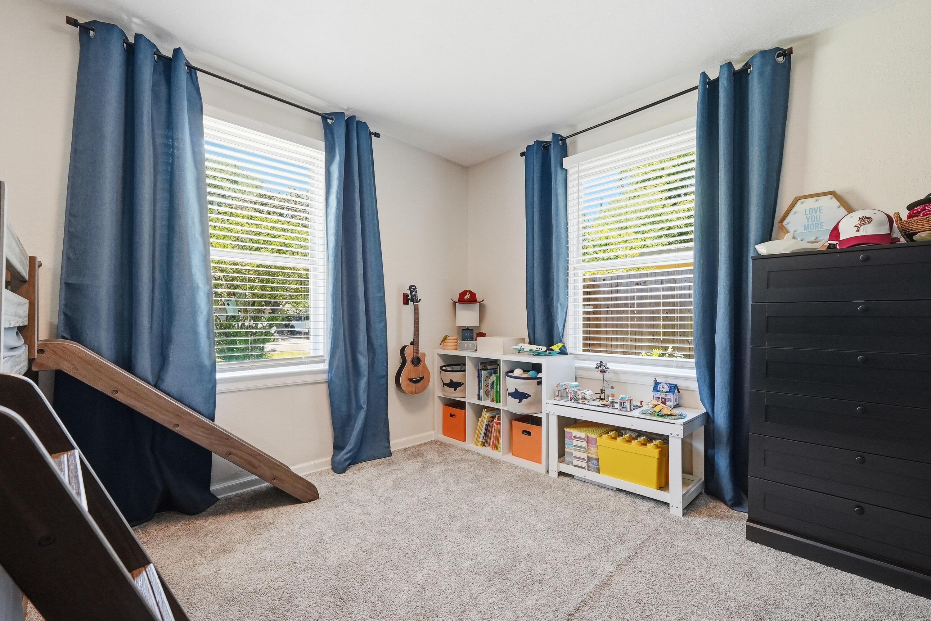 ELLIOTTS POINT - Residential