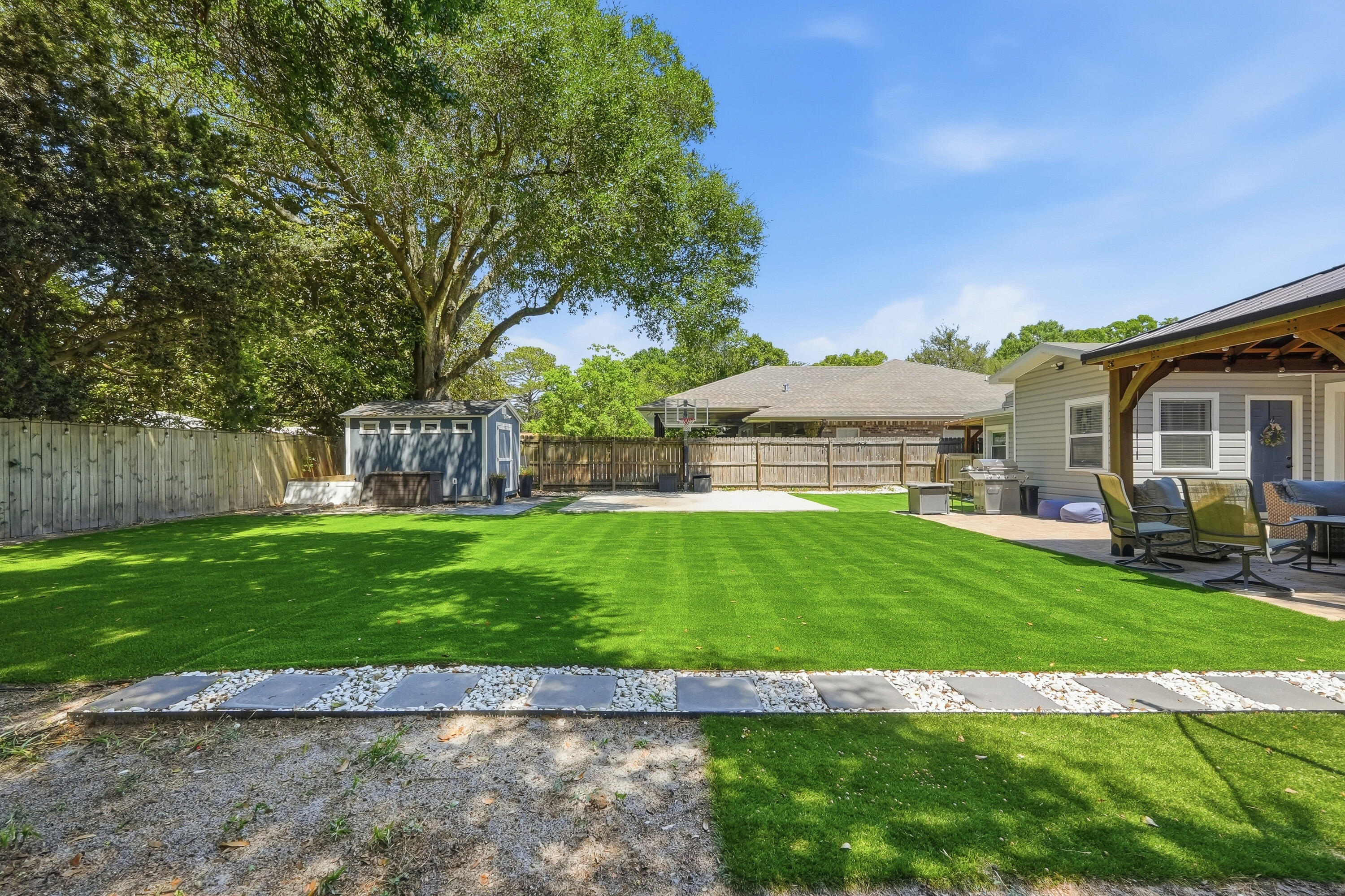 ELLIOTTS POINT - Residential