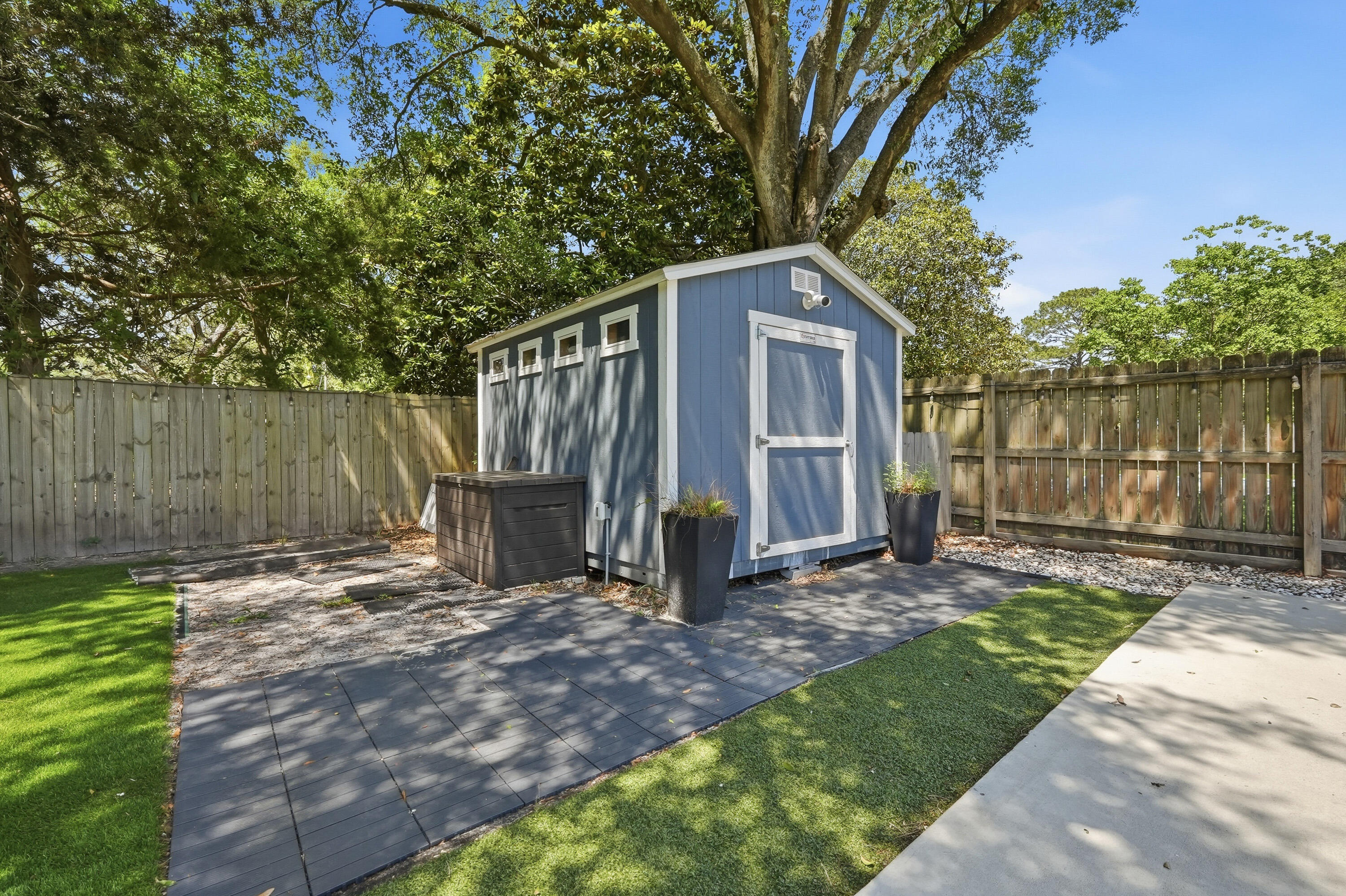ELLIOTTS POINT - Residential