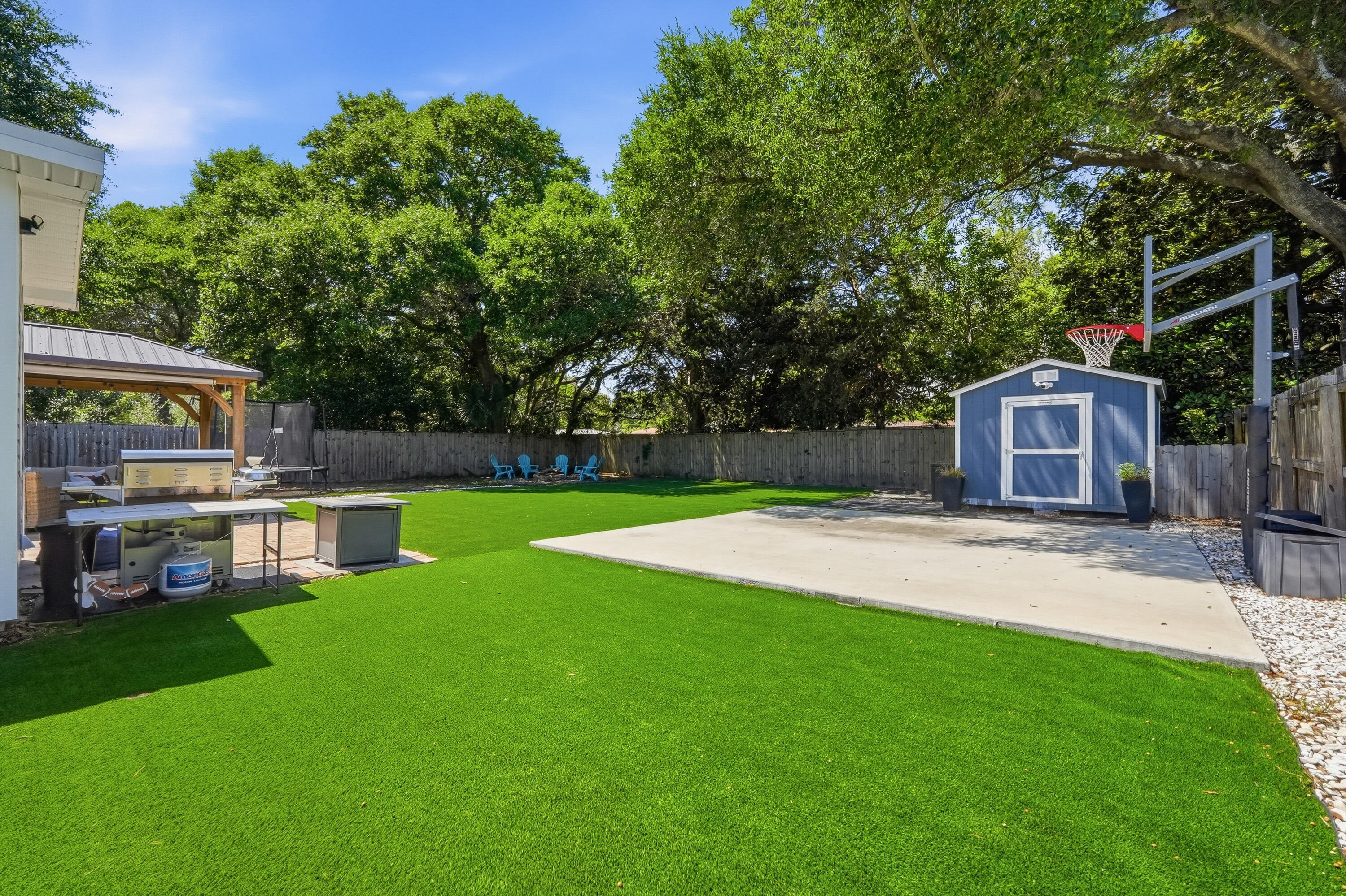 ELLIOTTS POINT - Residential