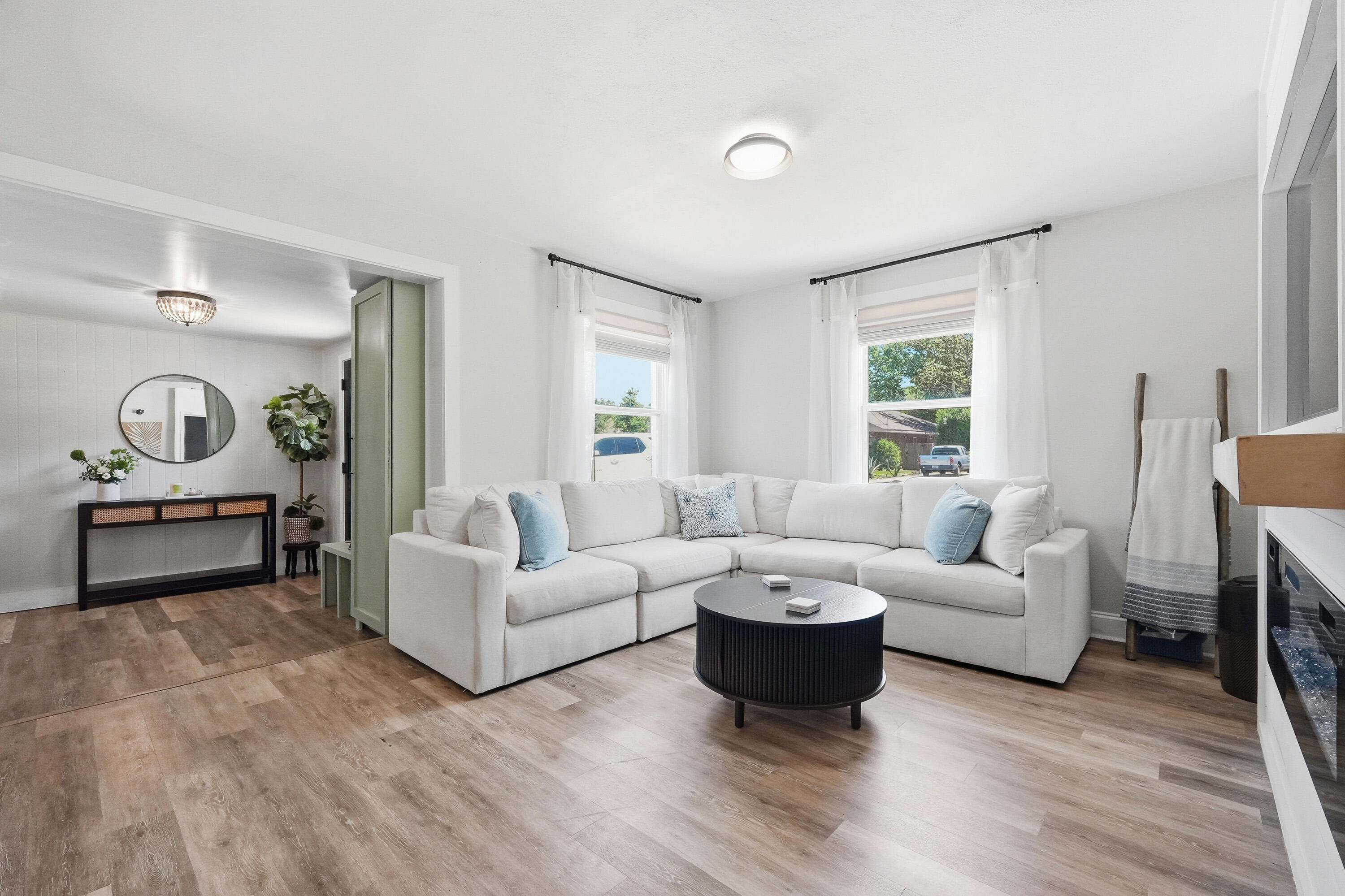 ELLIOTTS POINT - Residential