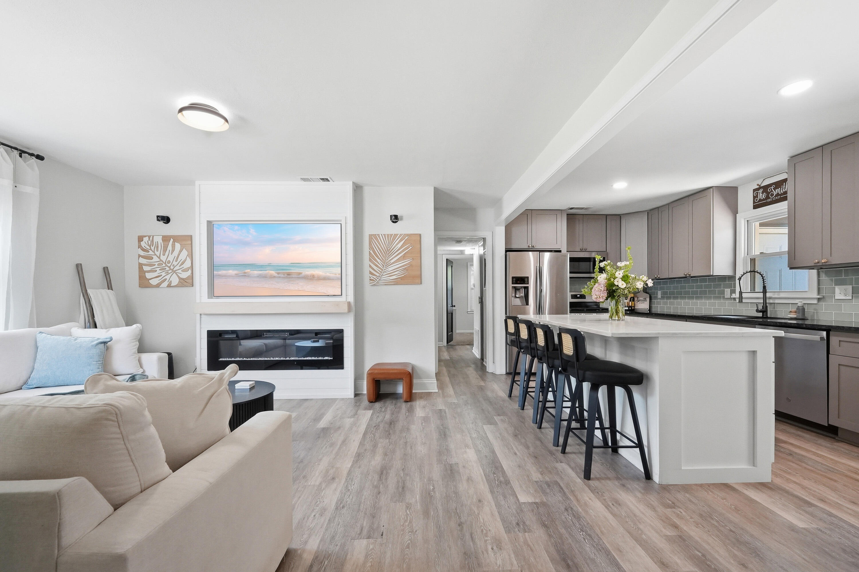 ELLIOTTS POINT - Residential