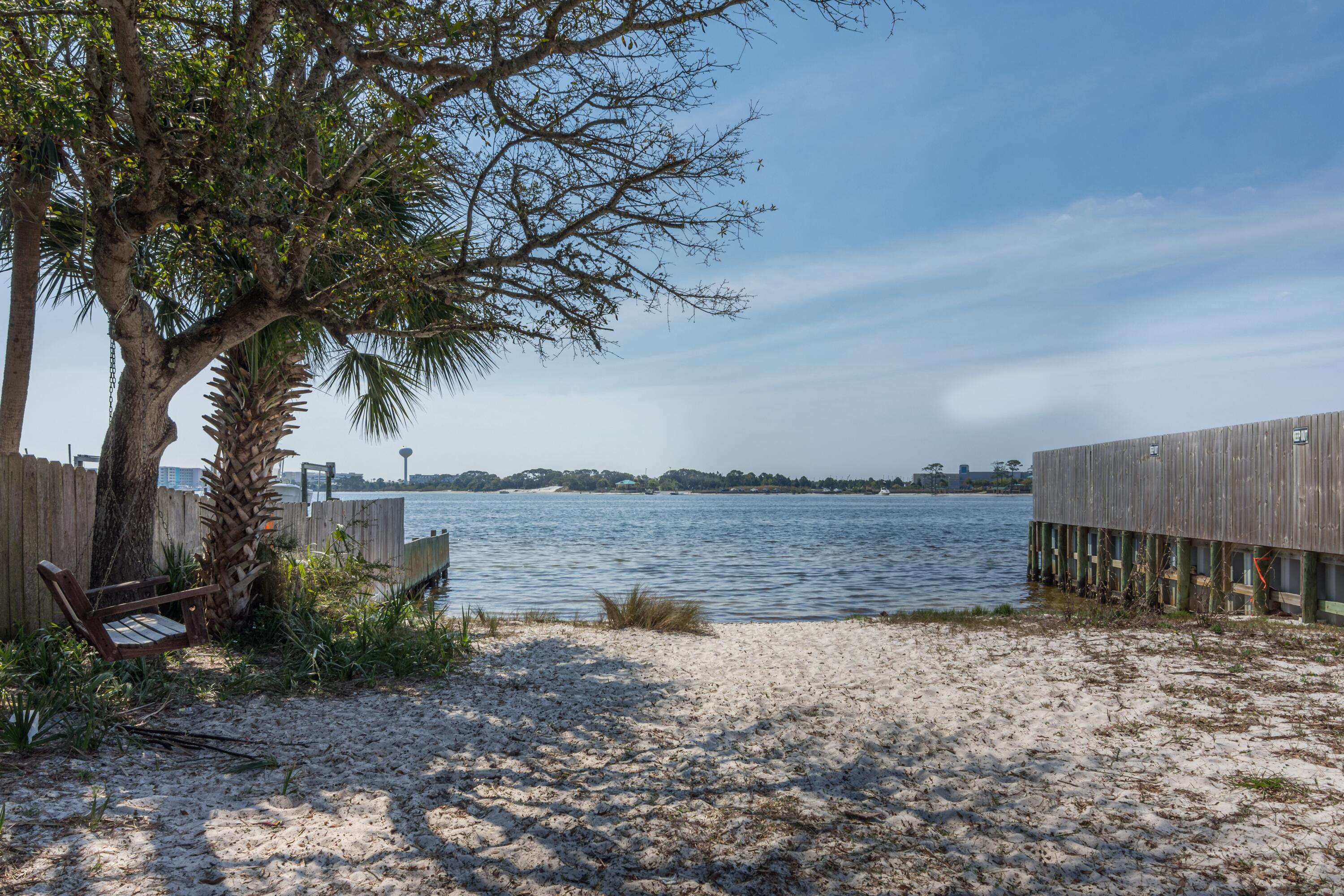 ELLIOTTS POINT - Residential