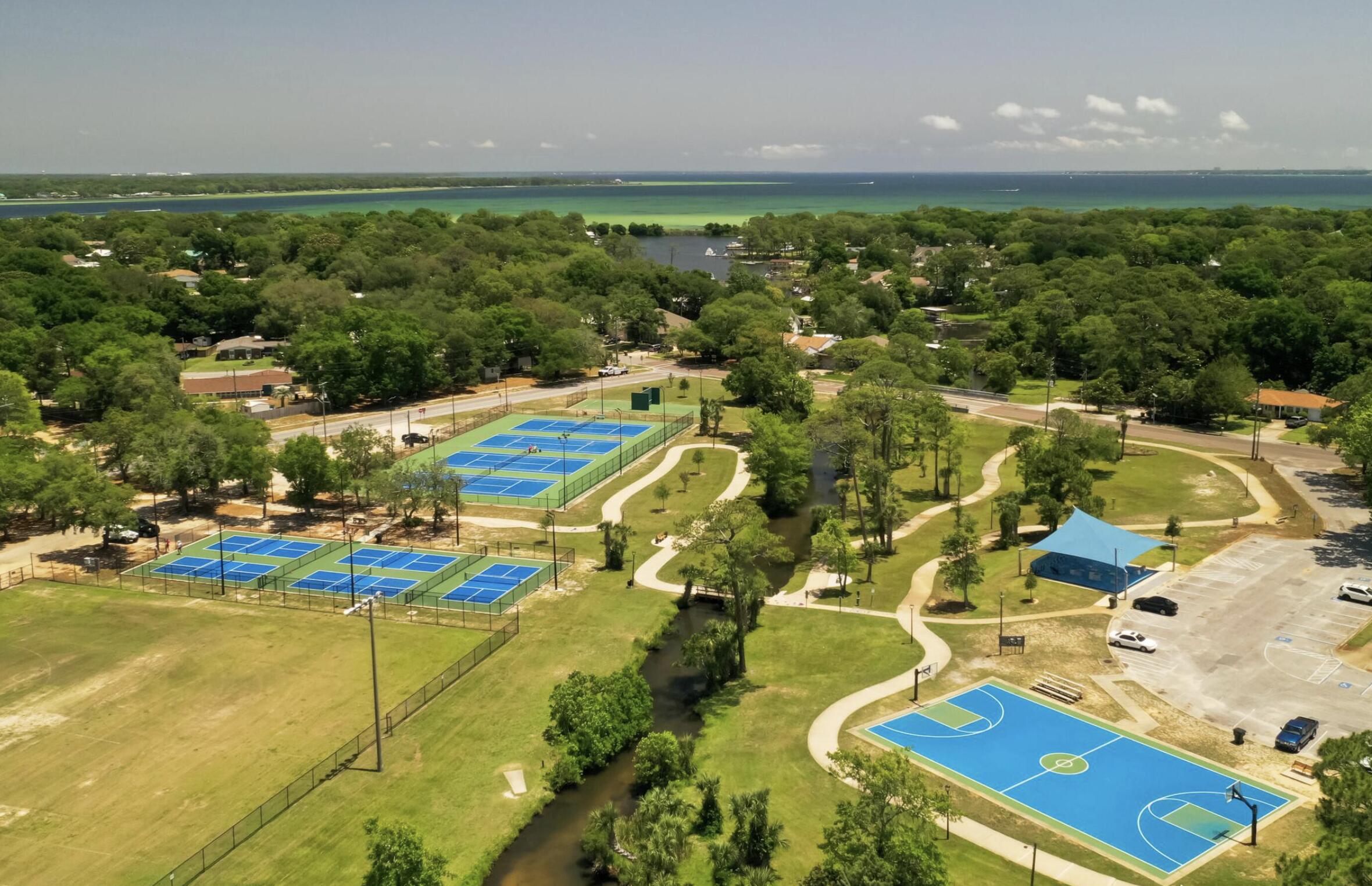 ELLIOTTS POINT - Residential