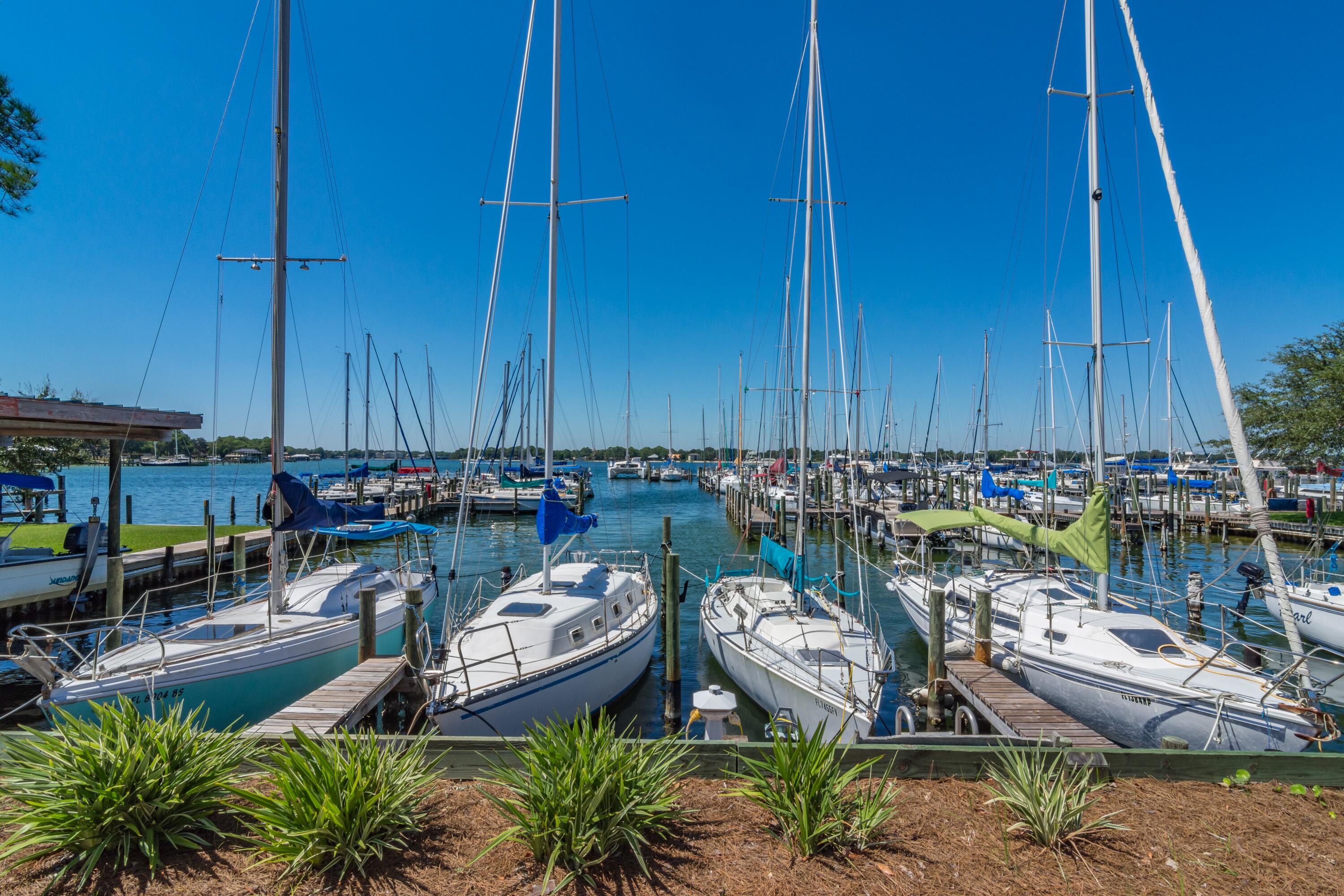 ELLIOTTS POINT - Residential