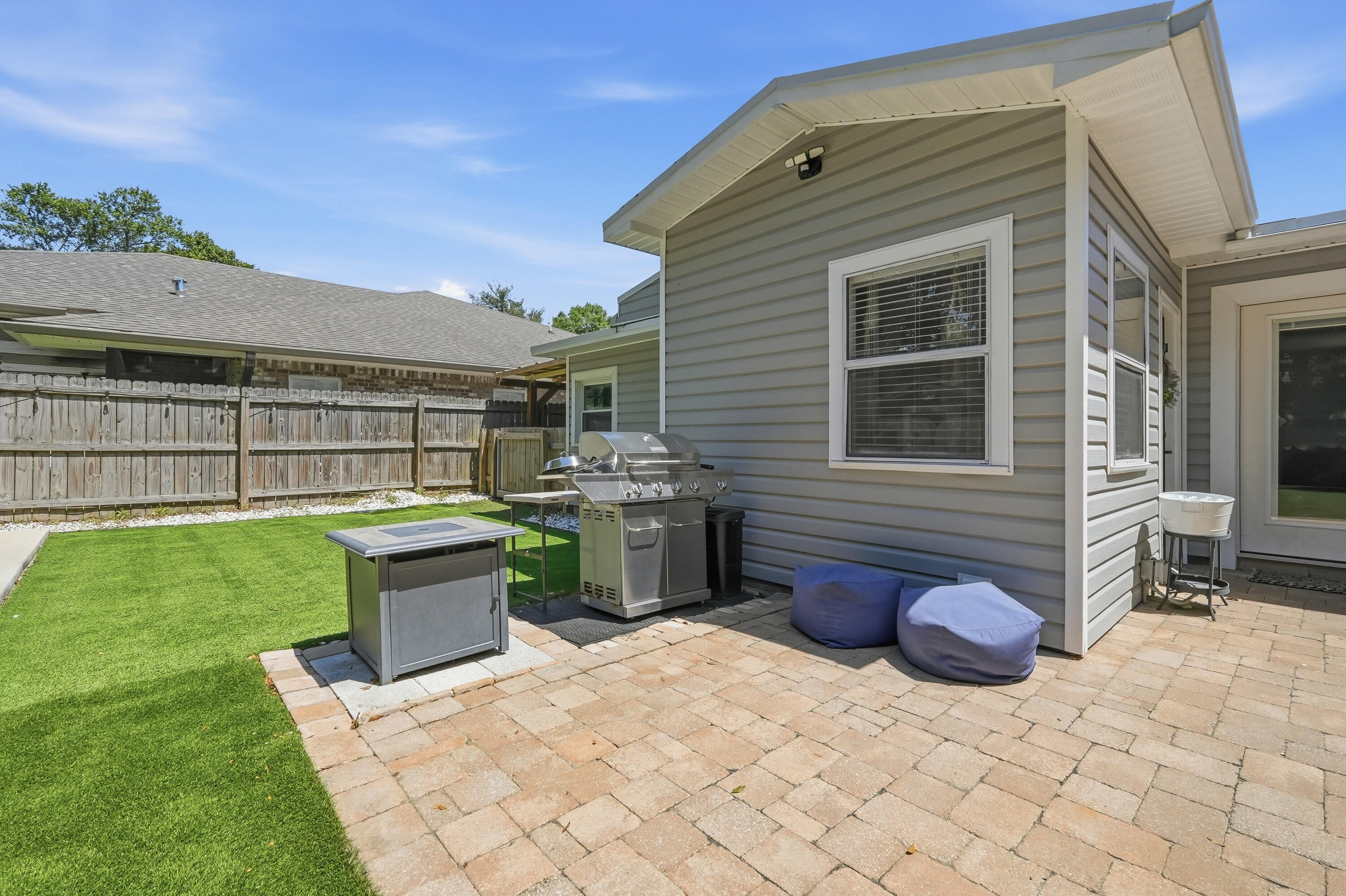 ELLIOTTS POINT - Residential