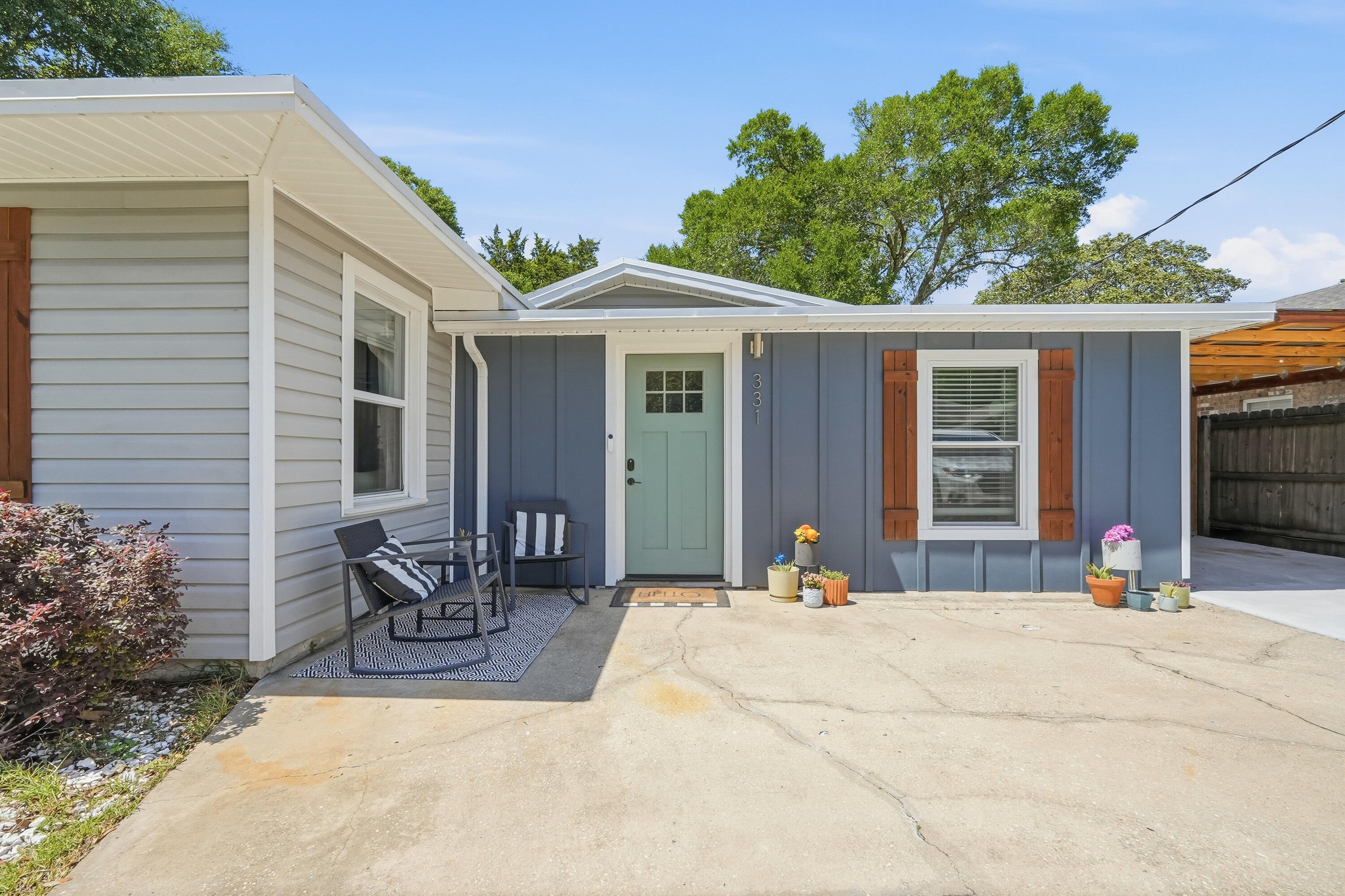 ELLIOTTS POINT - Residential