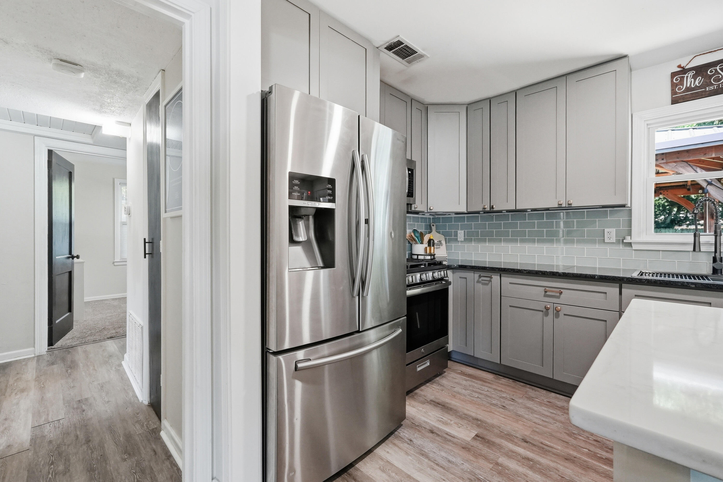 ELLIOTTS POINT - Residential