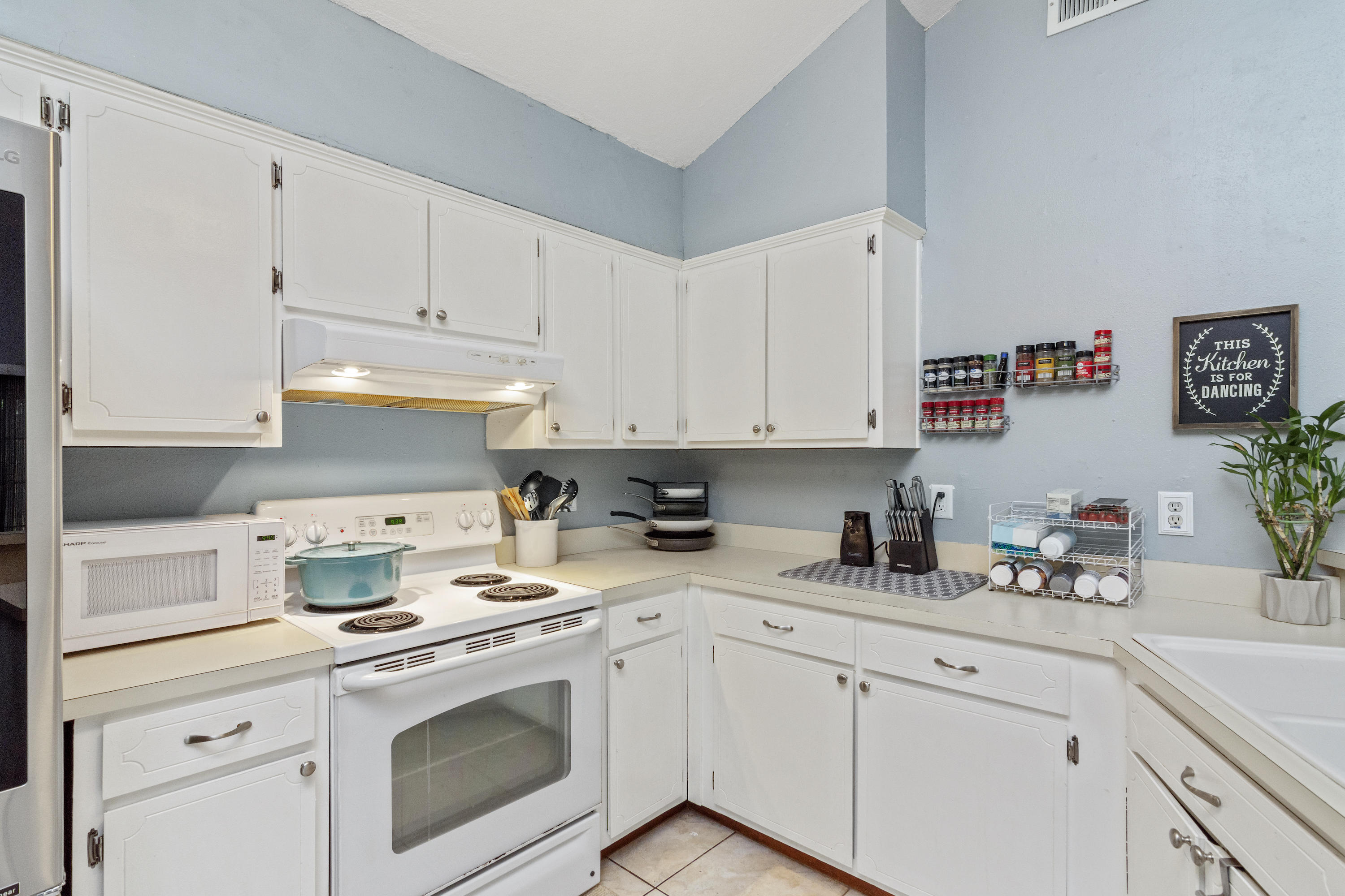 HOLLEY BY THE SEA - Residential