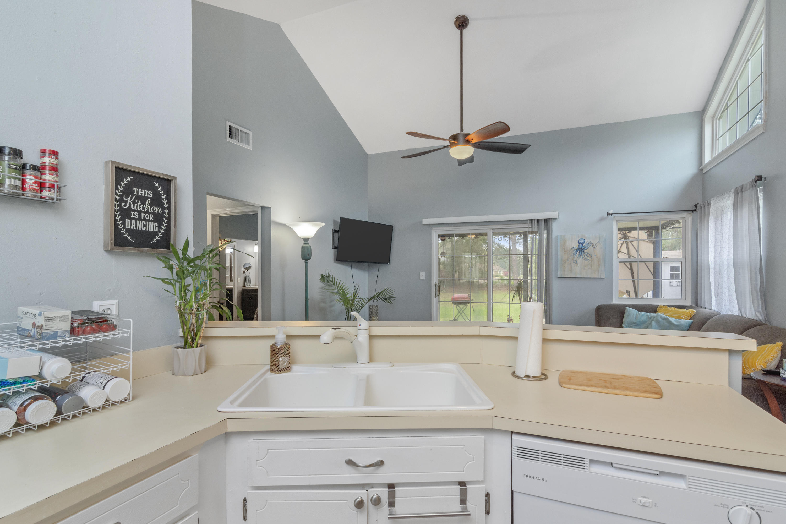 HOLLEY BY THE SEA - Residential