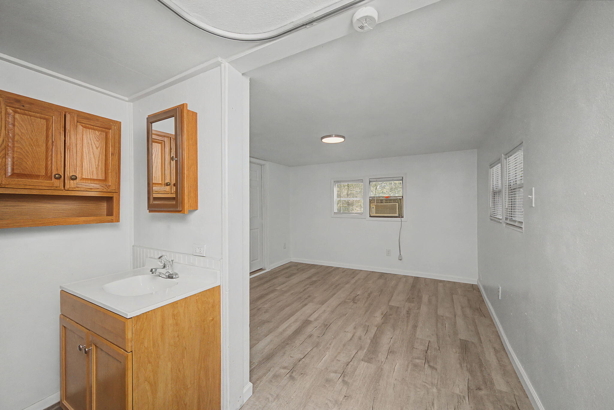 LOT 5 BLK 14 OAKWOOD HILLS UNIT I - Residential Lease