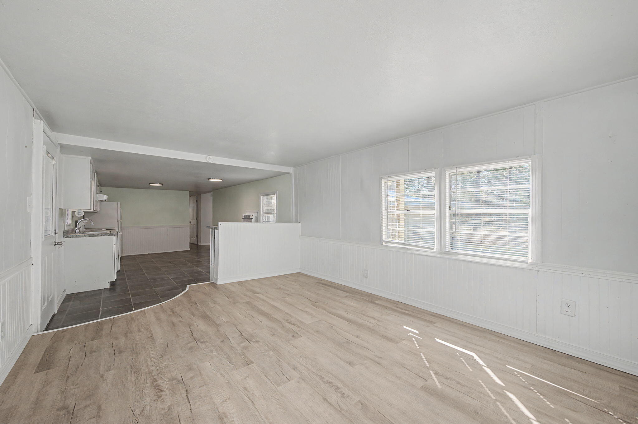 LOT 5 BLK 14 OAKWOOD HILLS UNIT I - Residential Lease