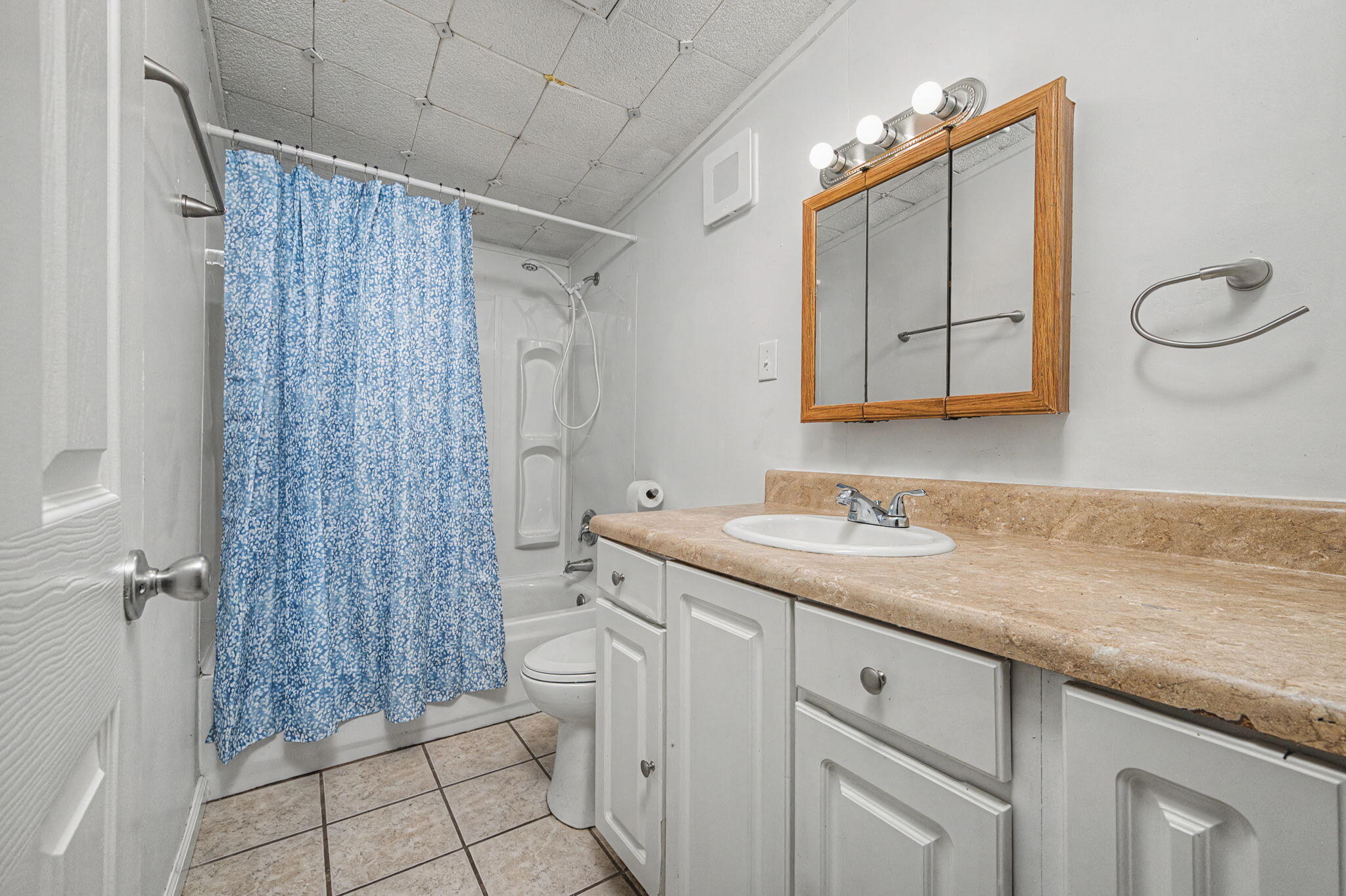 LOT 5 BLK 14 OAKWOOD HILLS UNIT I - Residential Lease