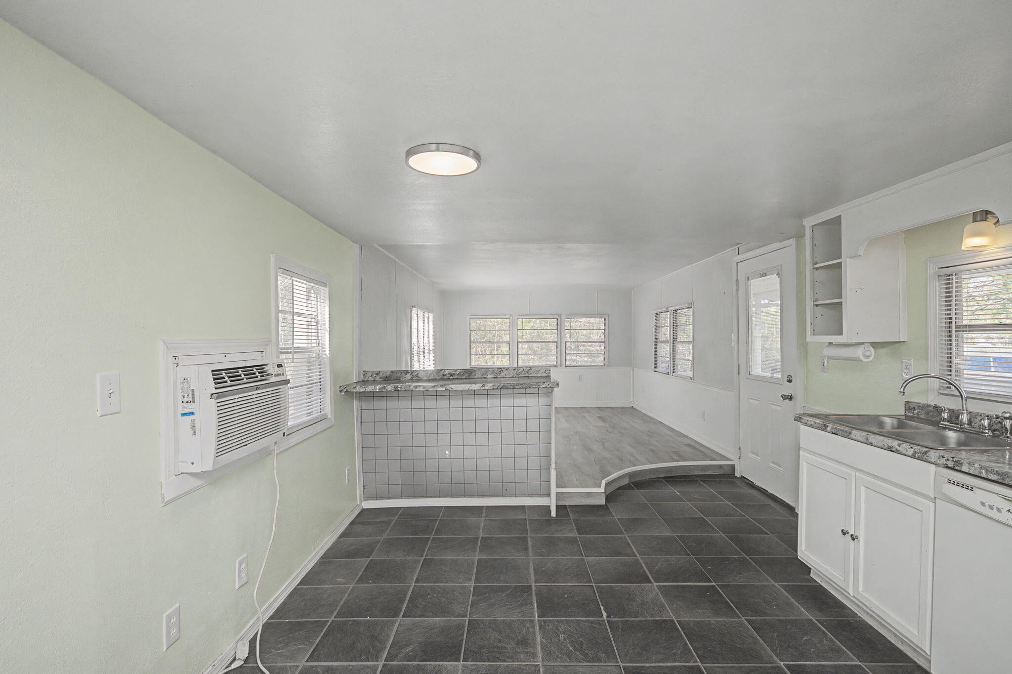 LOT 5 BLK 14 OAKWOOD HILLS UNIT I - Residential Lease