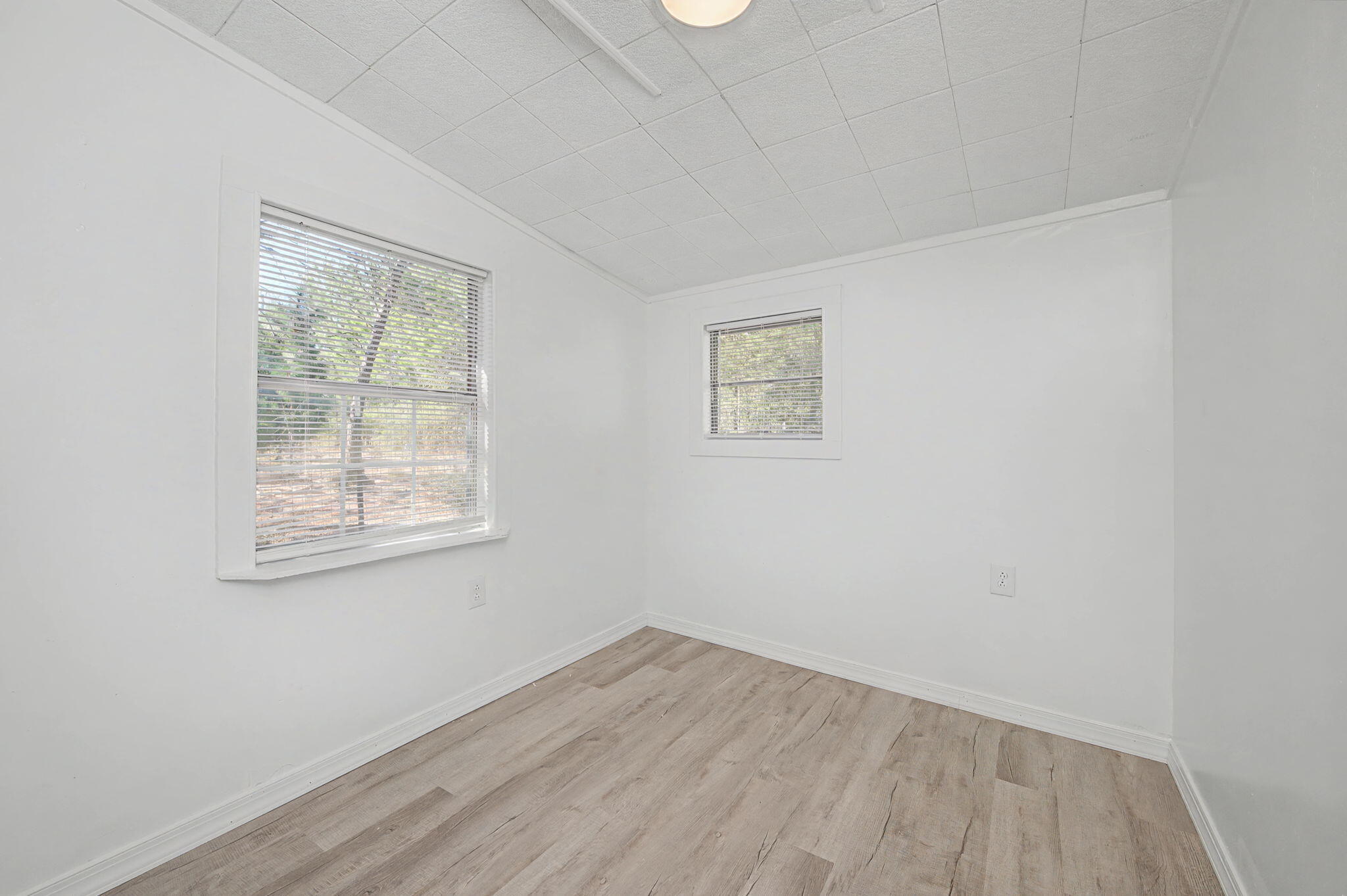 LOT 5 BLK 14 OAKWOOD HILLS UNIT I - Residential Lease