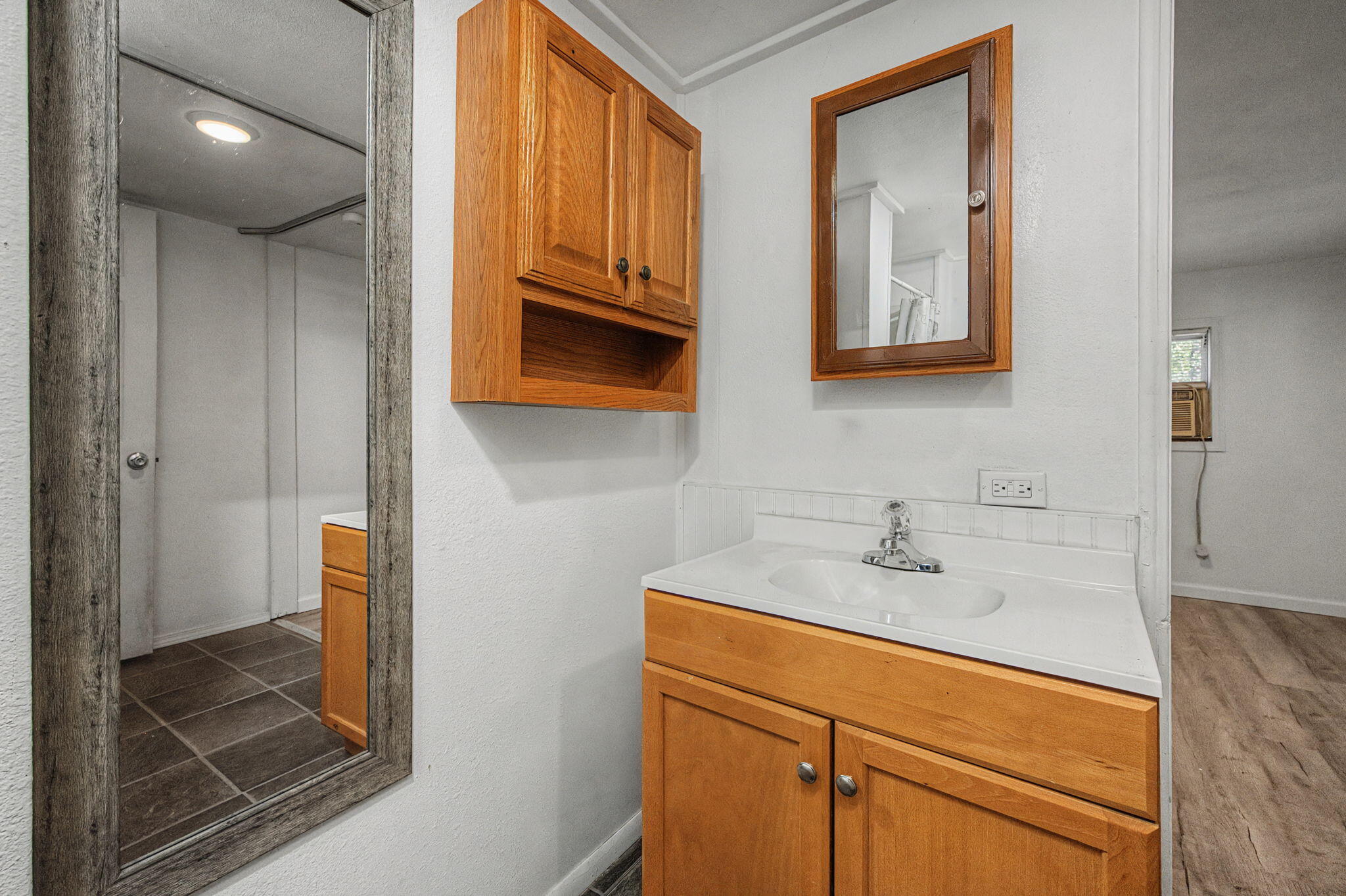 LOT 5 BLK 14 OAKWOOD HILLS UNIT I - Residential Lease