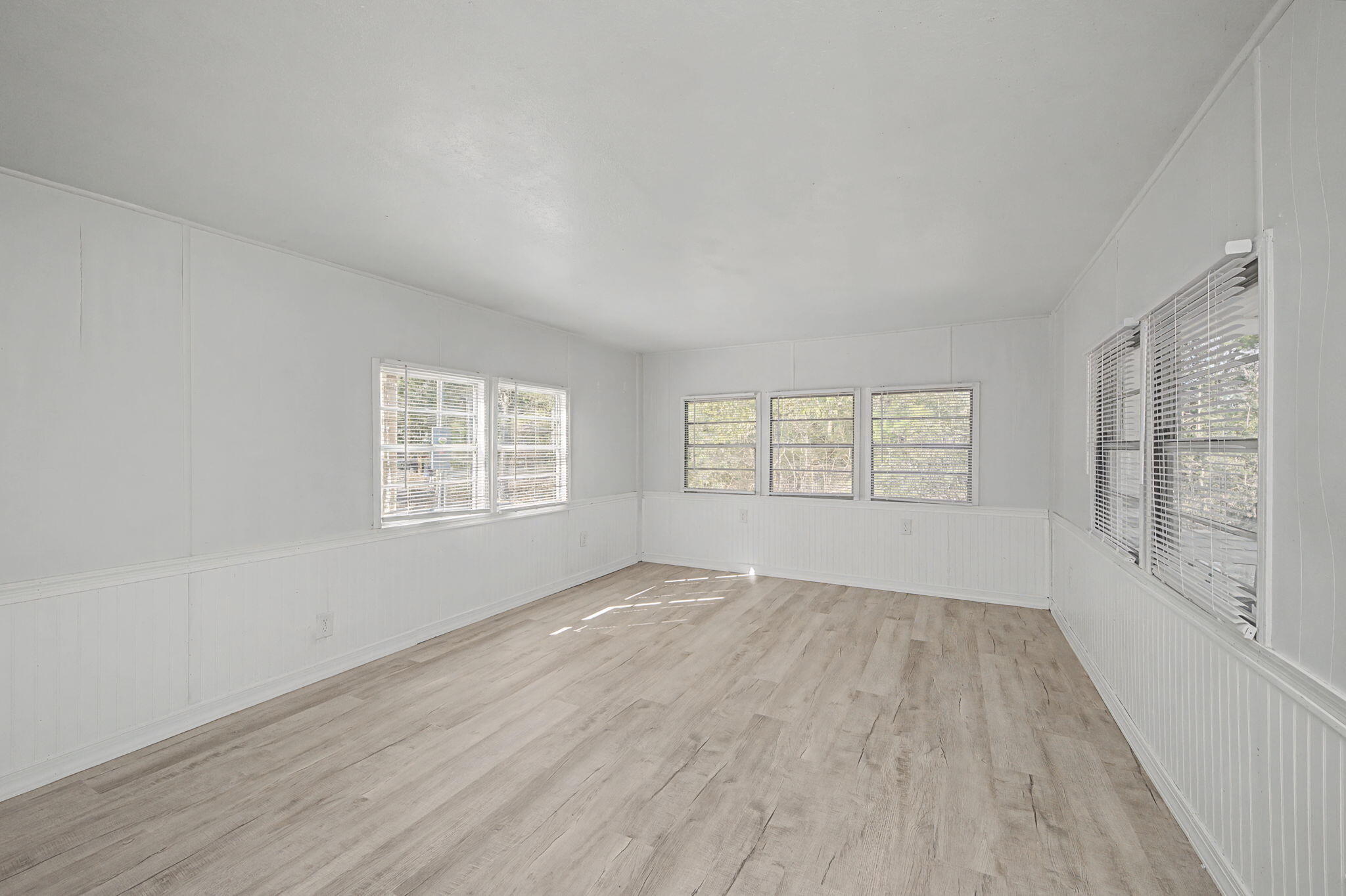 LOT 5 BLK 14 OAKWOOD HILLS UNIT I - Residential Lease