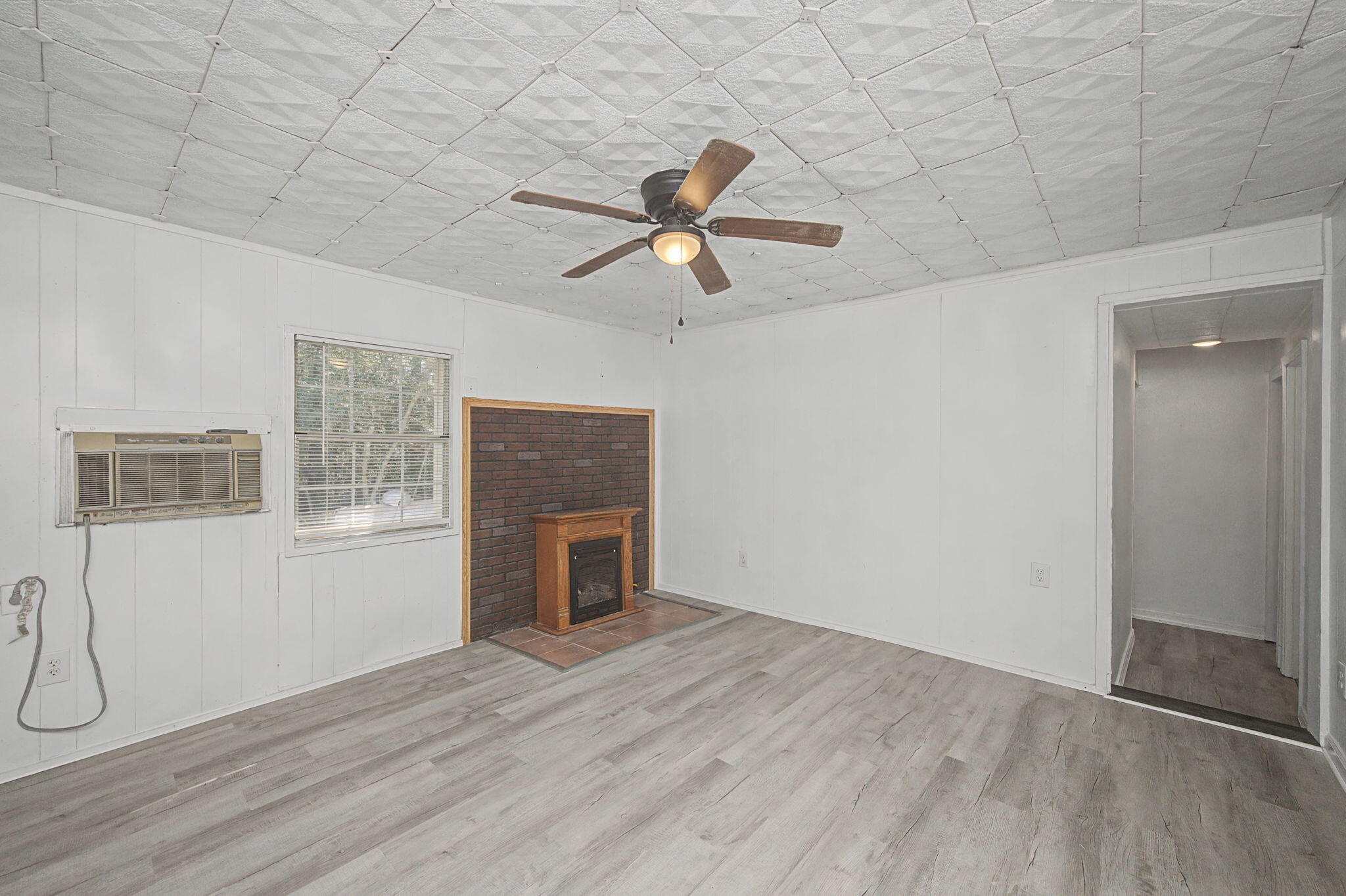 LOT 5 BLK 14 OAKWOOD HILLS UNIT I - Residential Lease