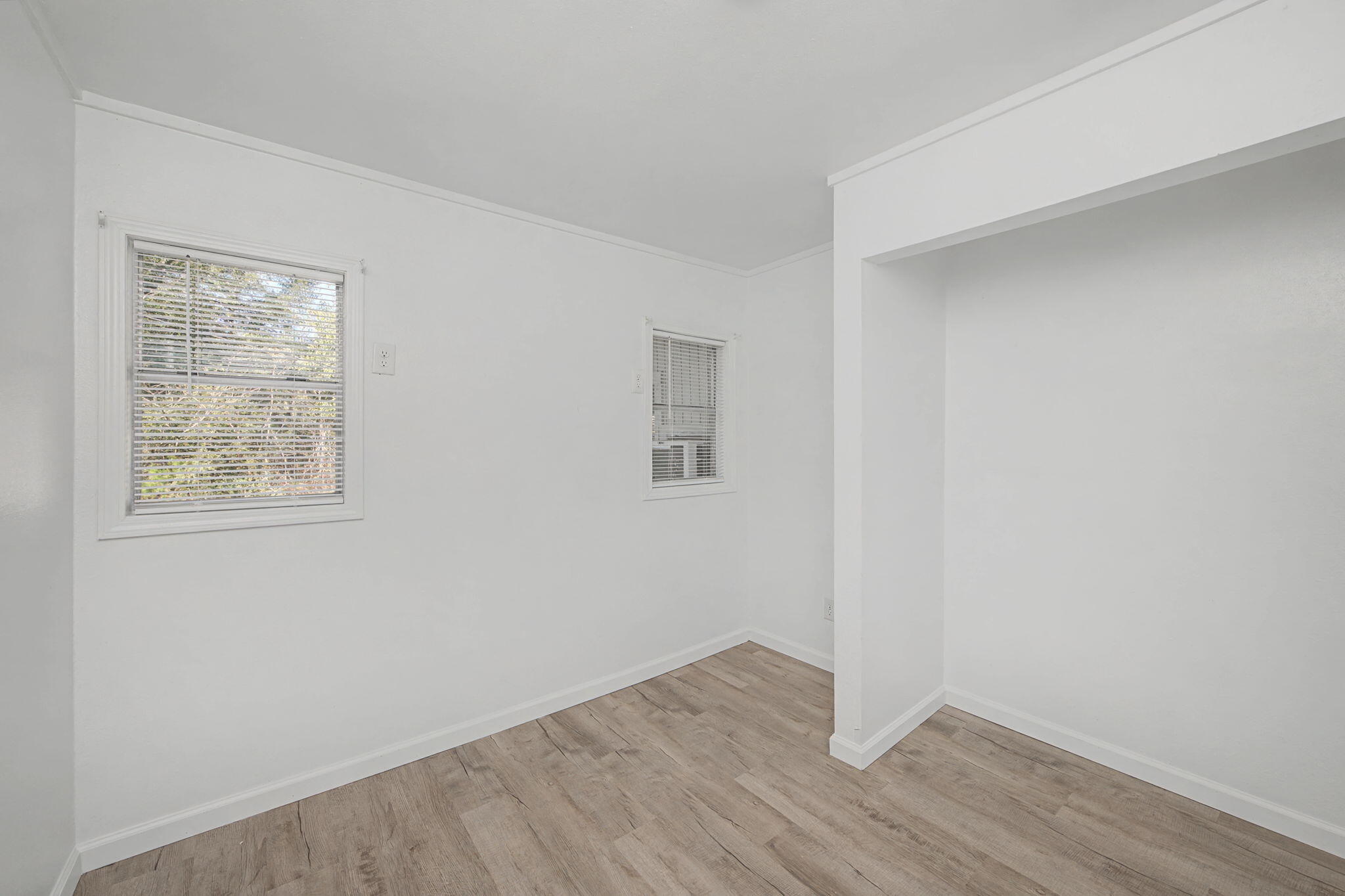 LOT 5 BLK 14 OAKWOOD HILLS UNIT I - Residential Lease