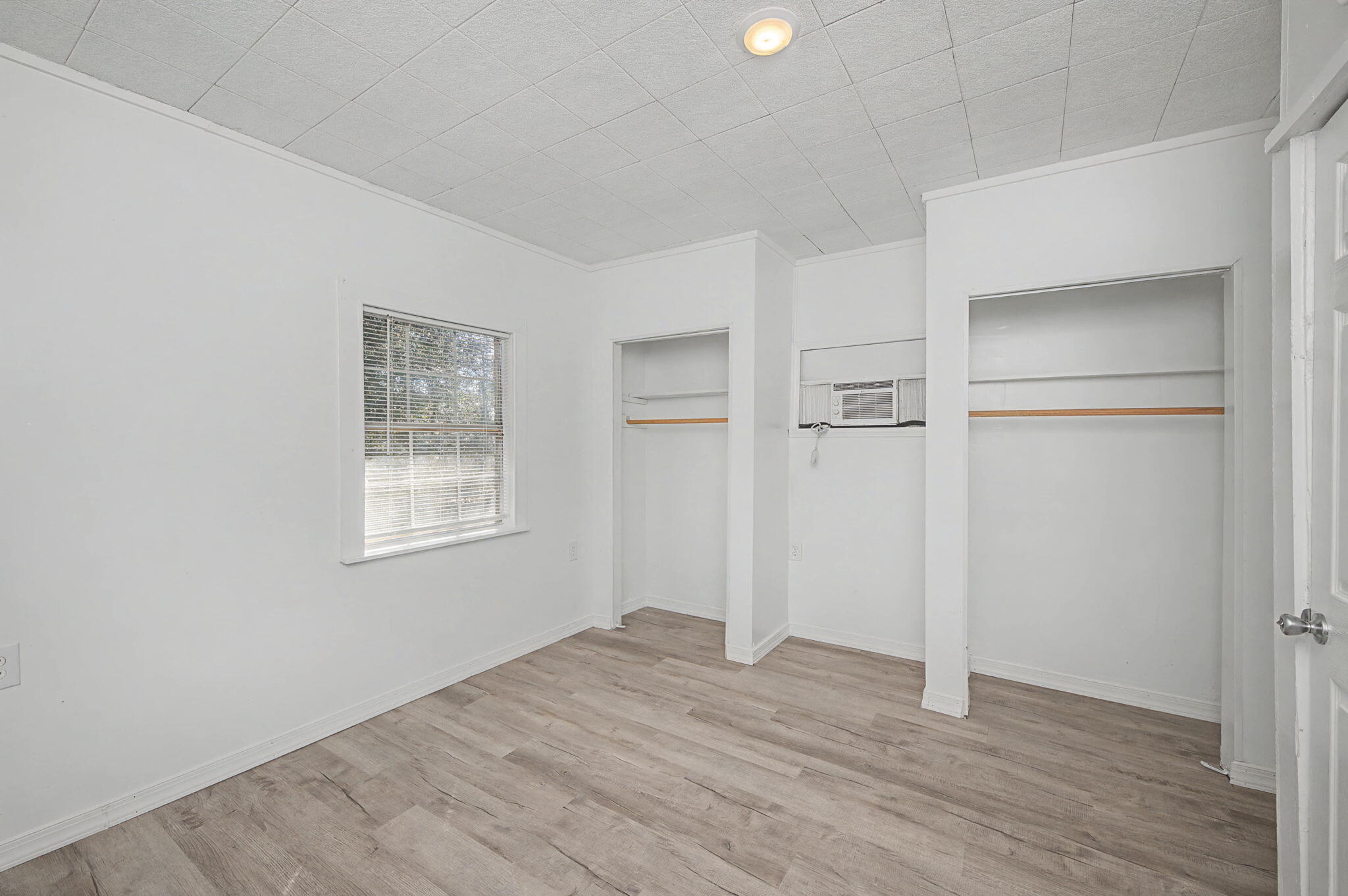 LOT 5 BLK 14 OAKWOOD HILLS UNIT I - Residential Lease