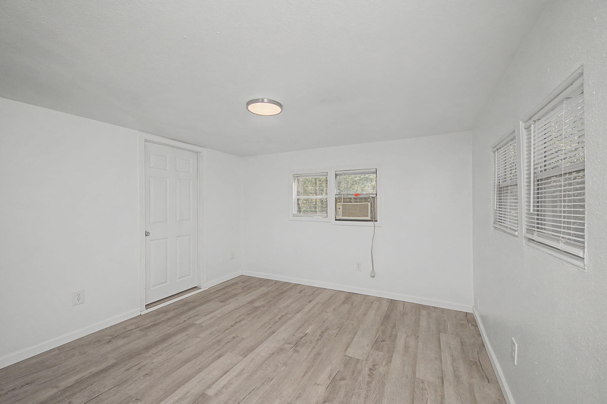 LOT 5 BLK 14 OAKWOOD HILLS UNIT I - Residential Lease