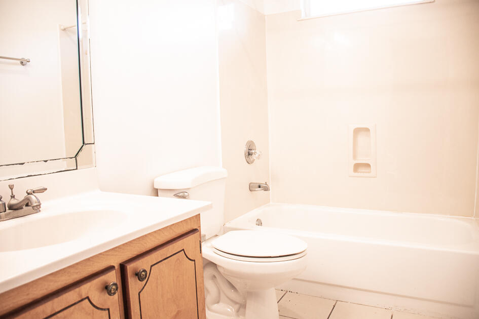 COUNTRY CLUB ESTATES - Residential Lease