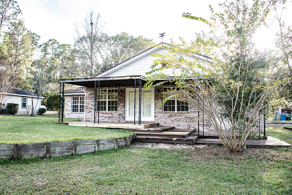 COUNTRY CLUB ESTATES - Residential Lease